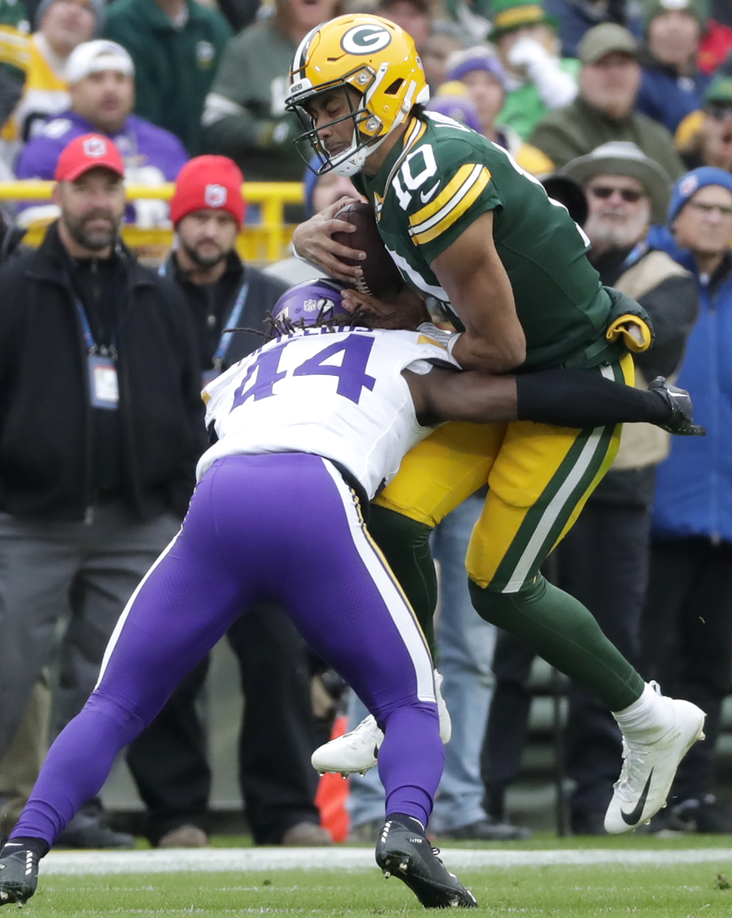 Vikings Beat Packers, Lose Kirk Cousins To Injury | Reuters