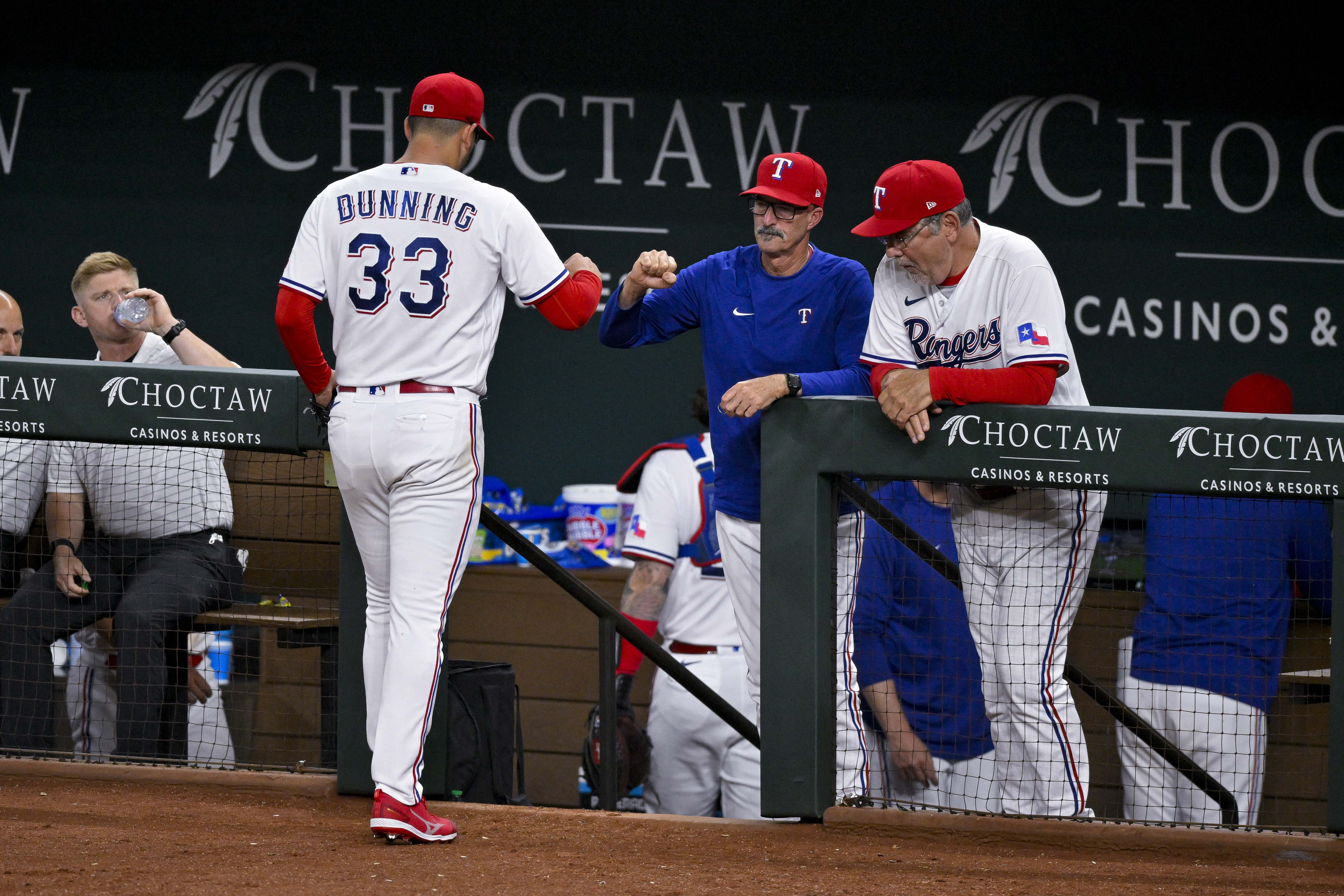 Dane Dunning, Rangers hold off Braves