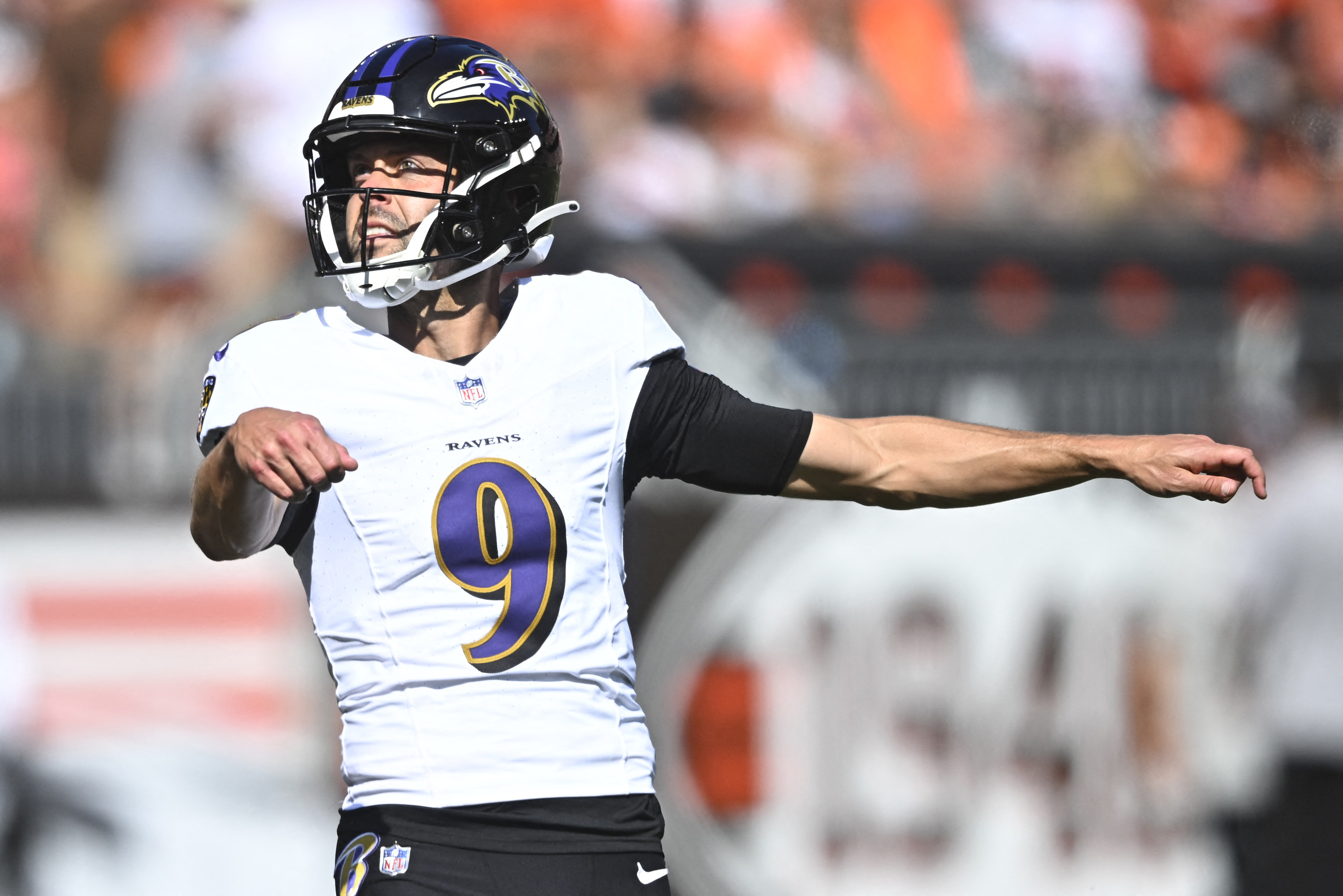 Lamar Jackson helps Ravens dominate Browns