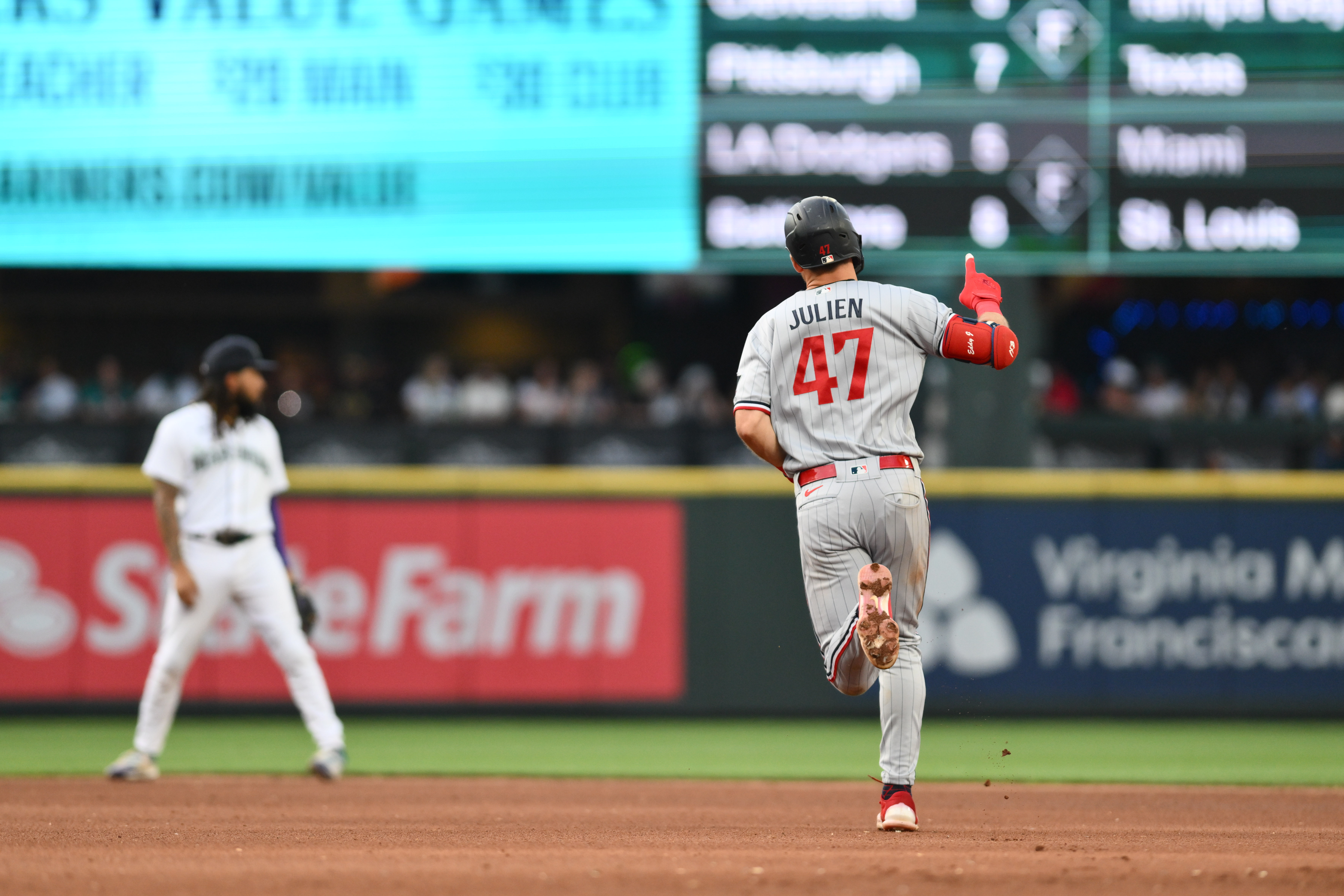 Twins double up Mariners, extend post-break surge