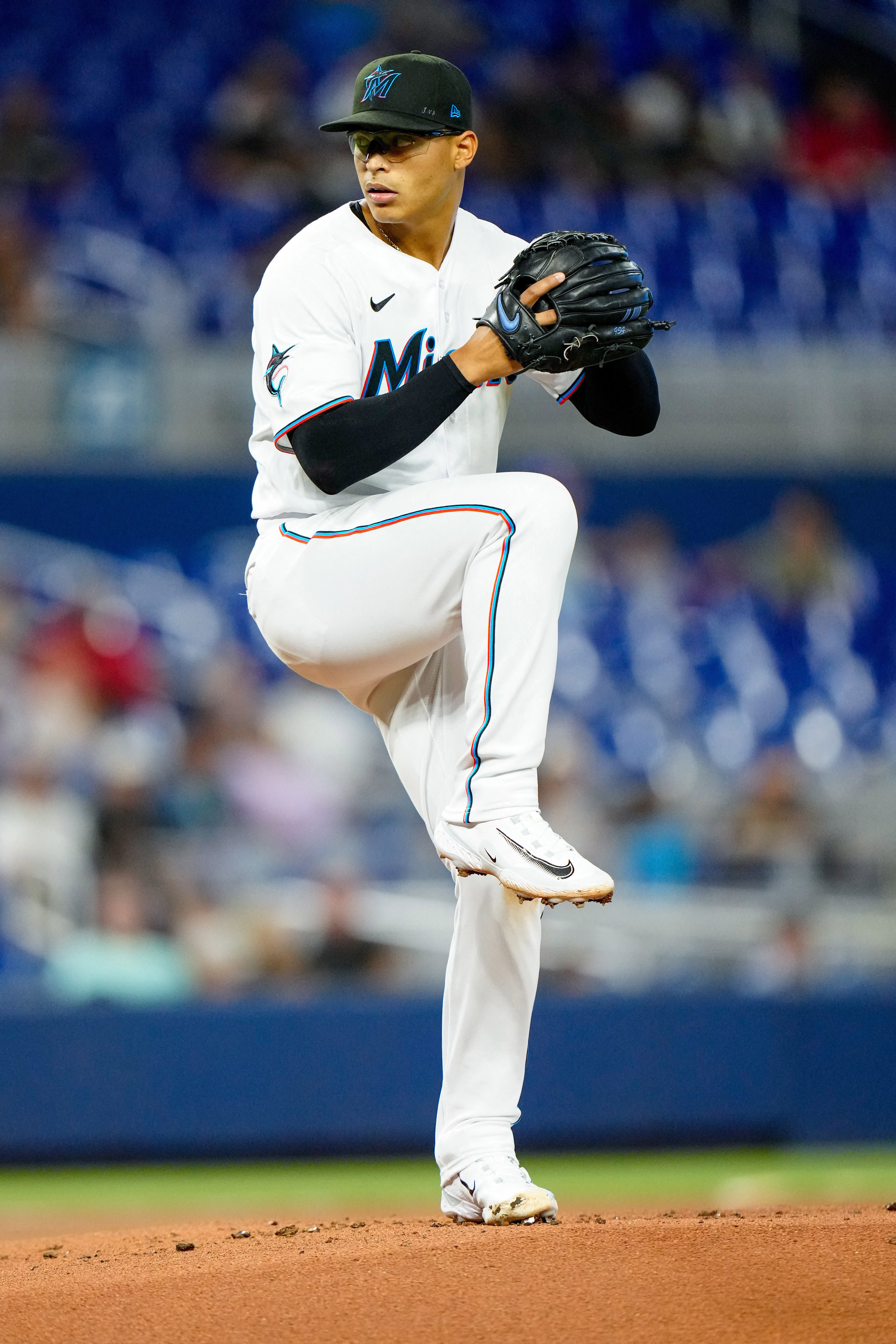 Soler homers for the second straight game, Marlins hold off Nationals 4-3