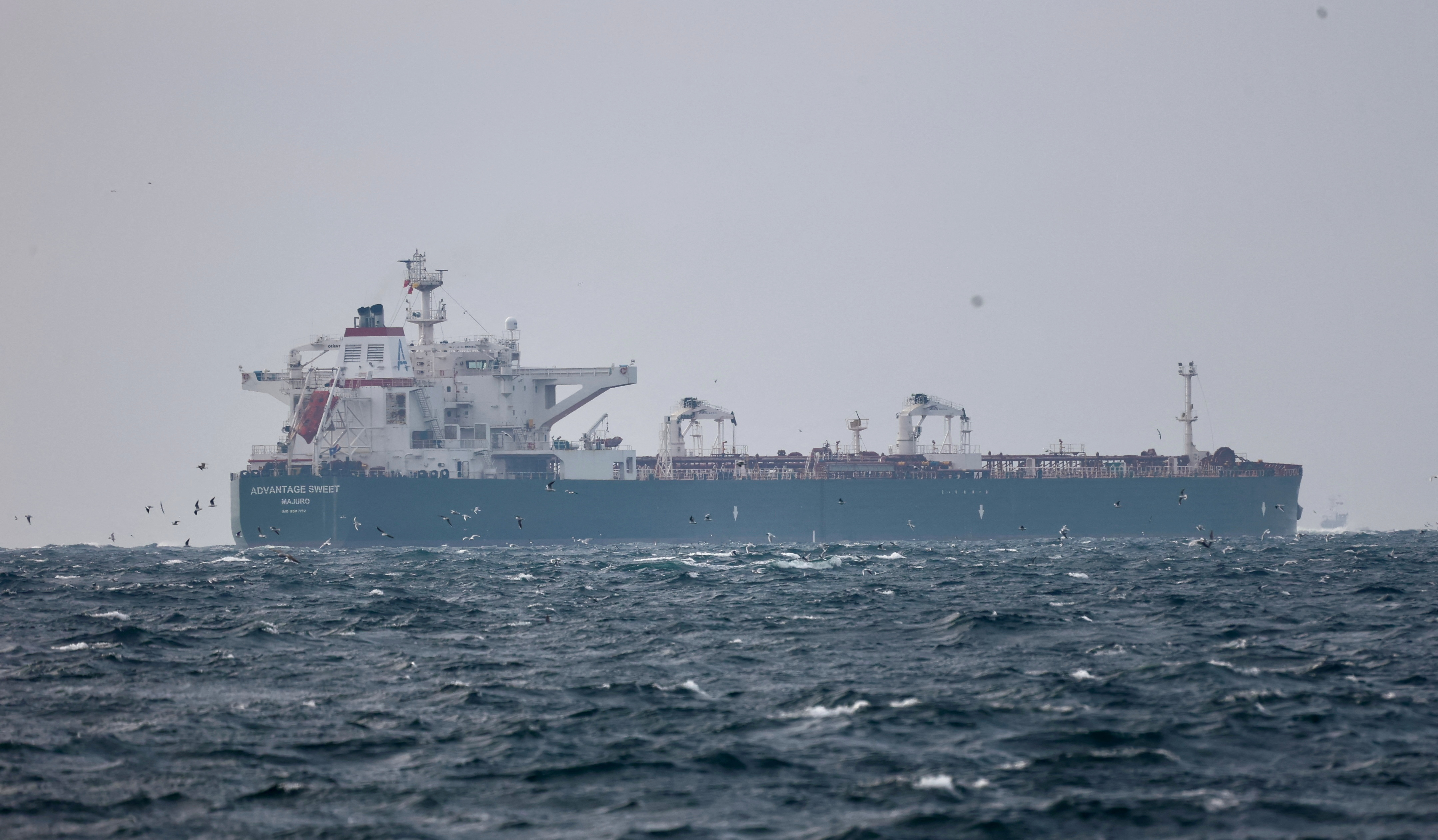 Iran seizes oil tanker in Gulf, U.S. Navy says | Reuters