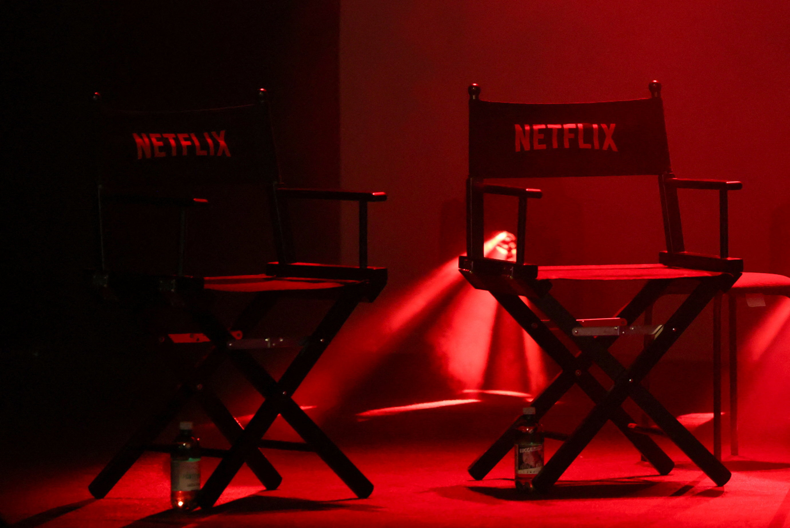 Netflix Faces Investor Questions on Engagement and Leadership Changes