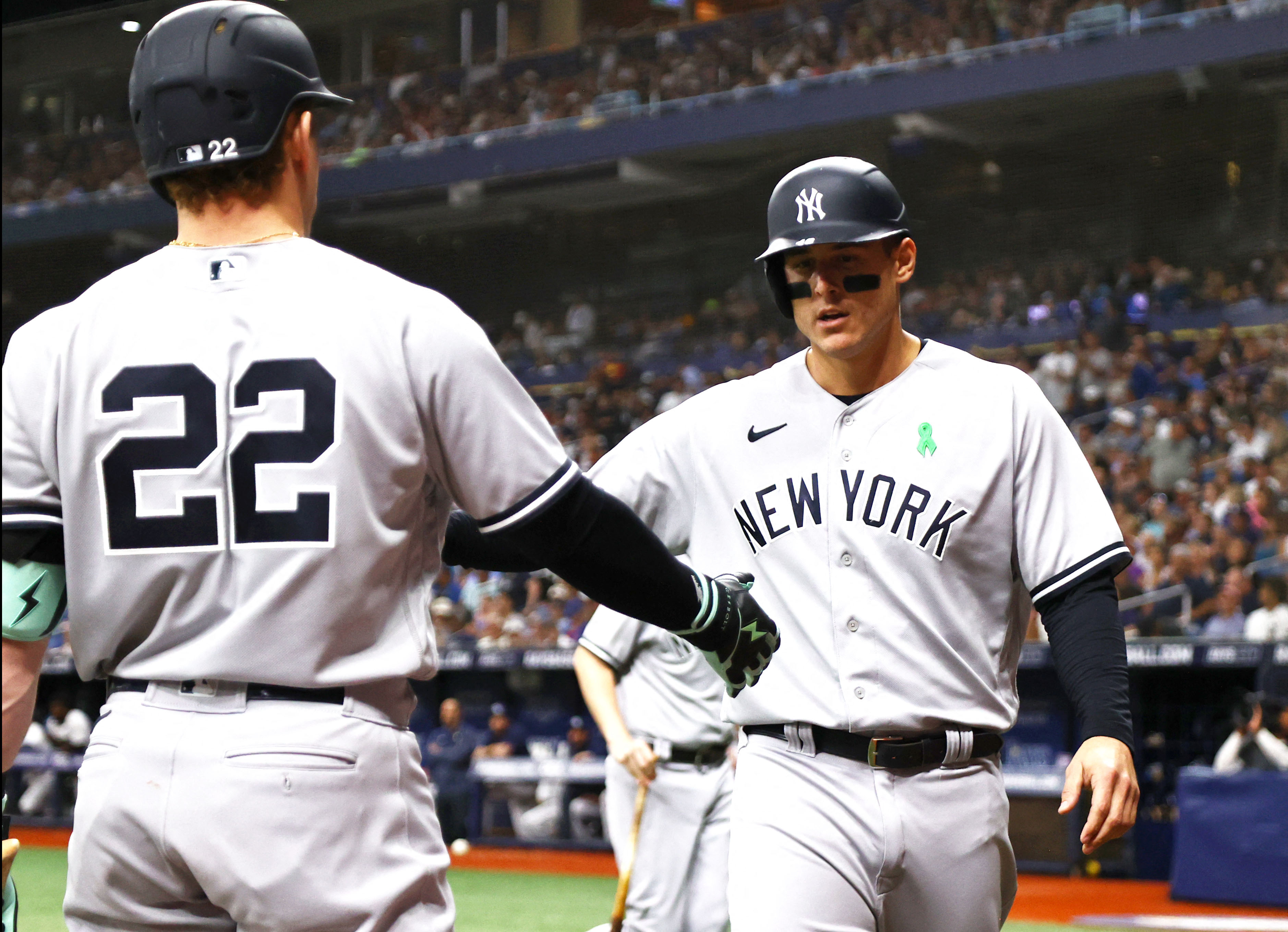 Yankees score 3 runs in 8th inning to end Rays' win streak