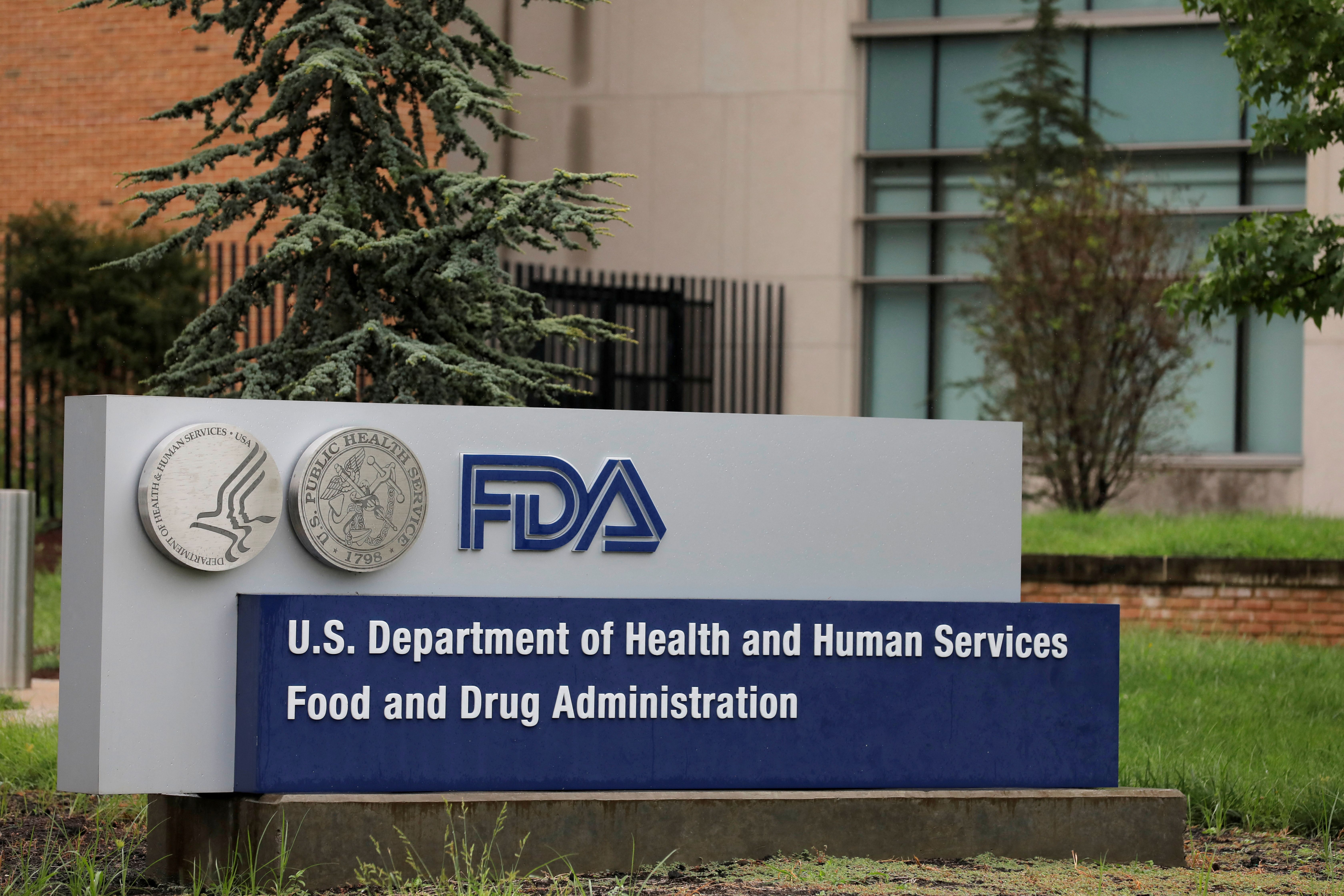 Sinalização é vista do lado de fora da sede da FDA em White Oak, Maryland
