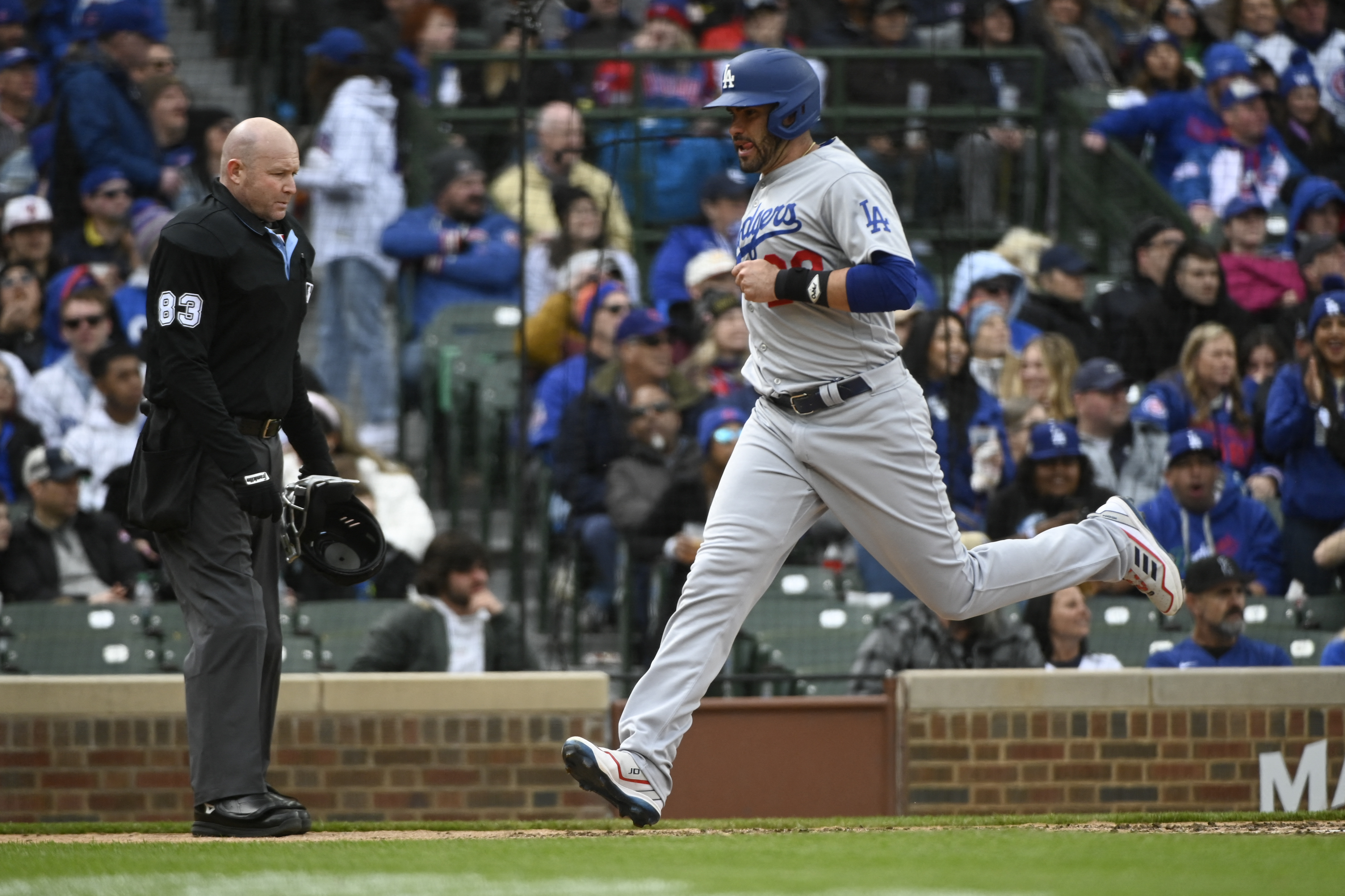 MLB: Dodgers beat Cubs 9-4