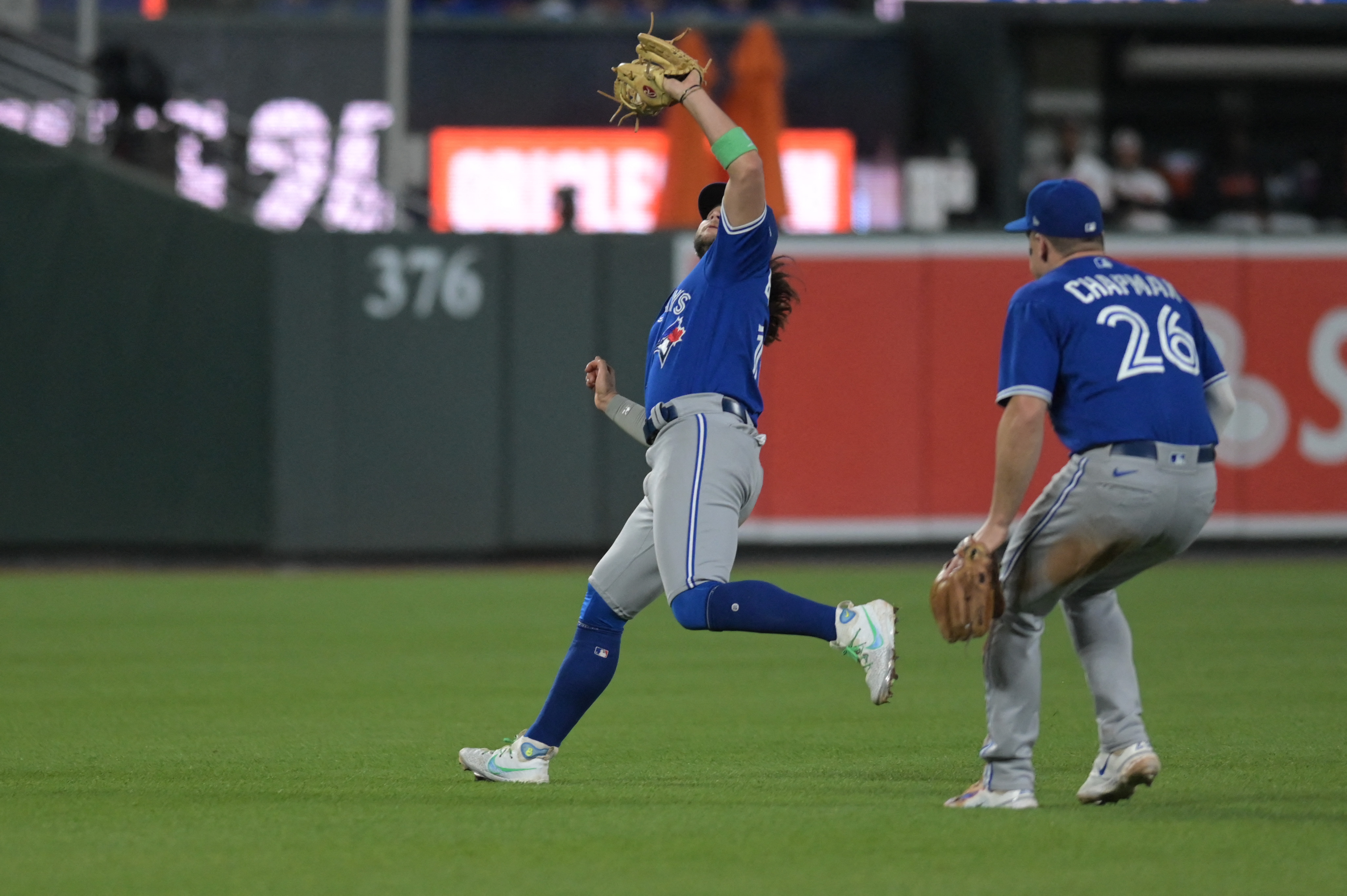 Jays' Jose Berrios flirts with no-hitter, now 10-0 vs. O's