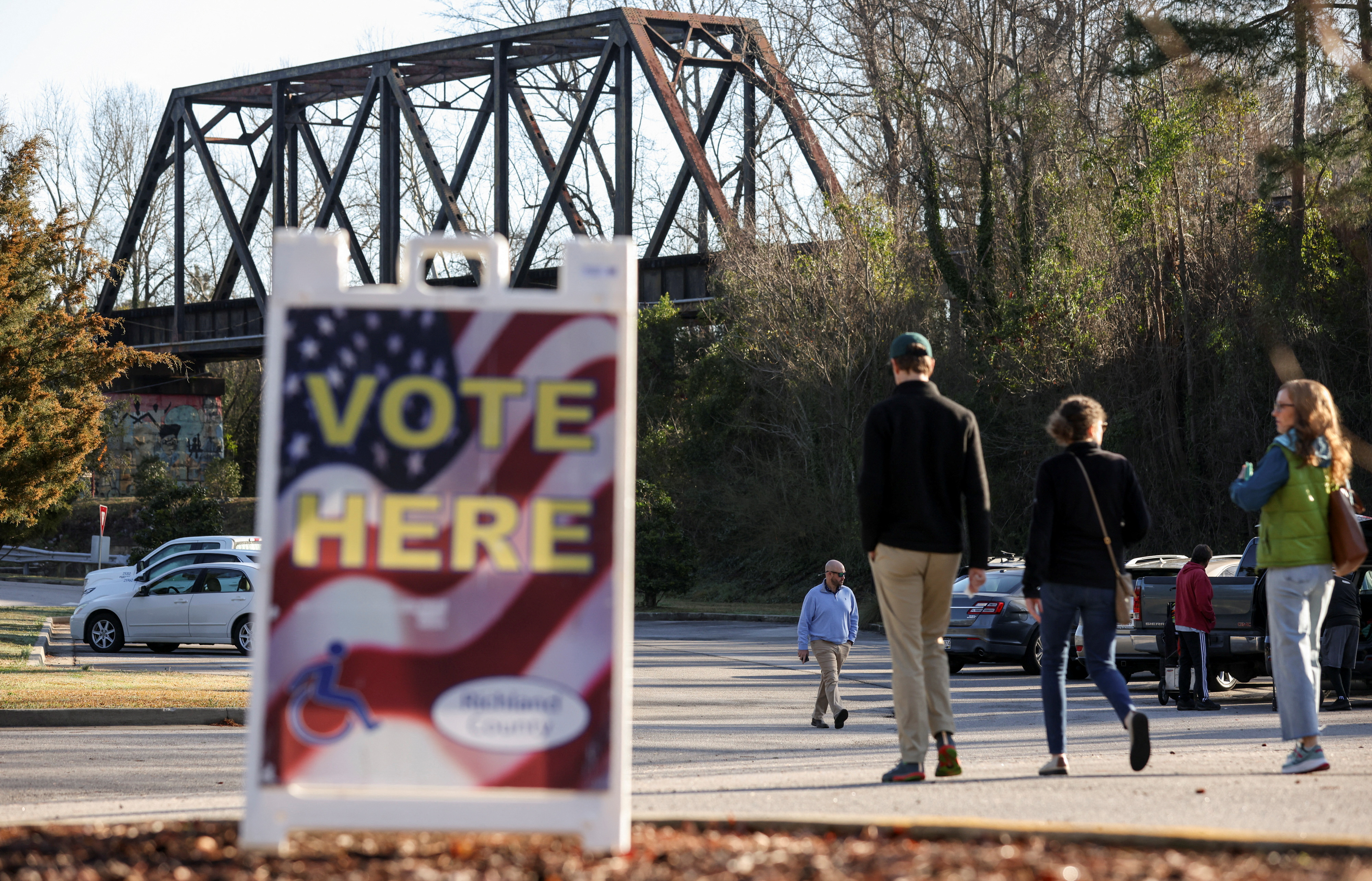 Voters cast their ballots in South Carolina republican presidential primary