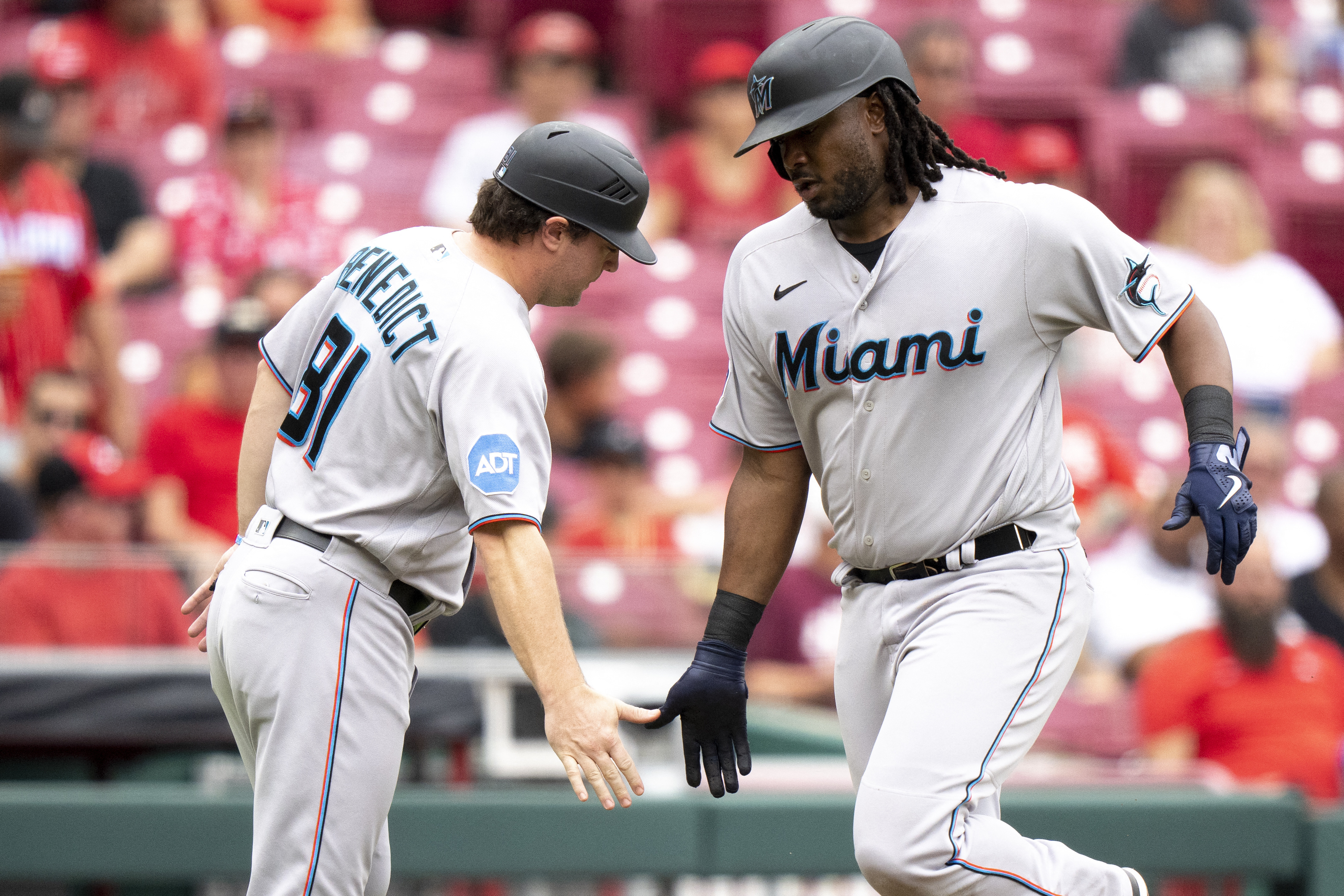 Marlins club three HRs to rally past Reds, 5-4