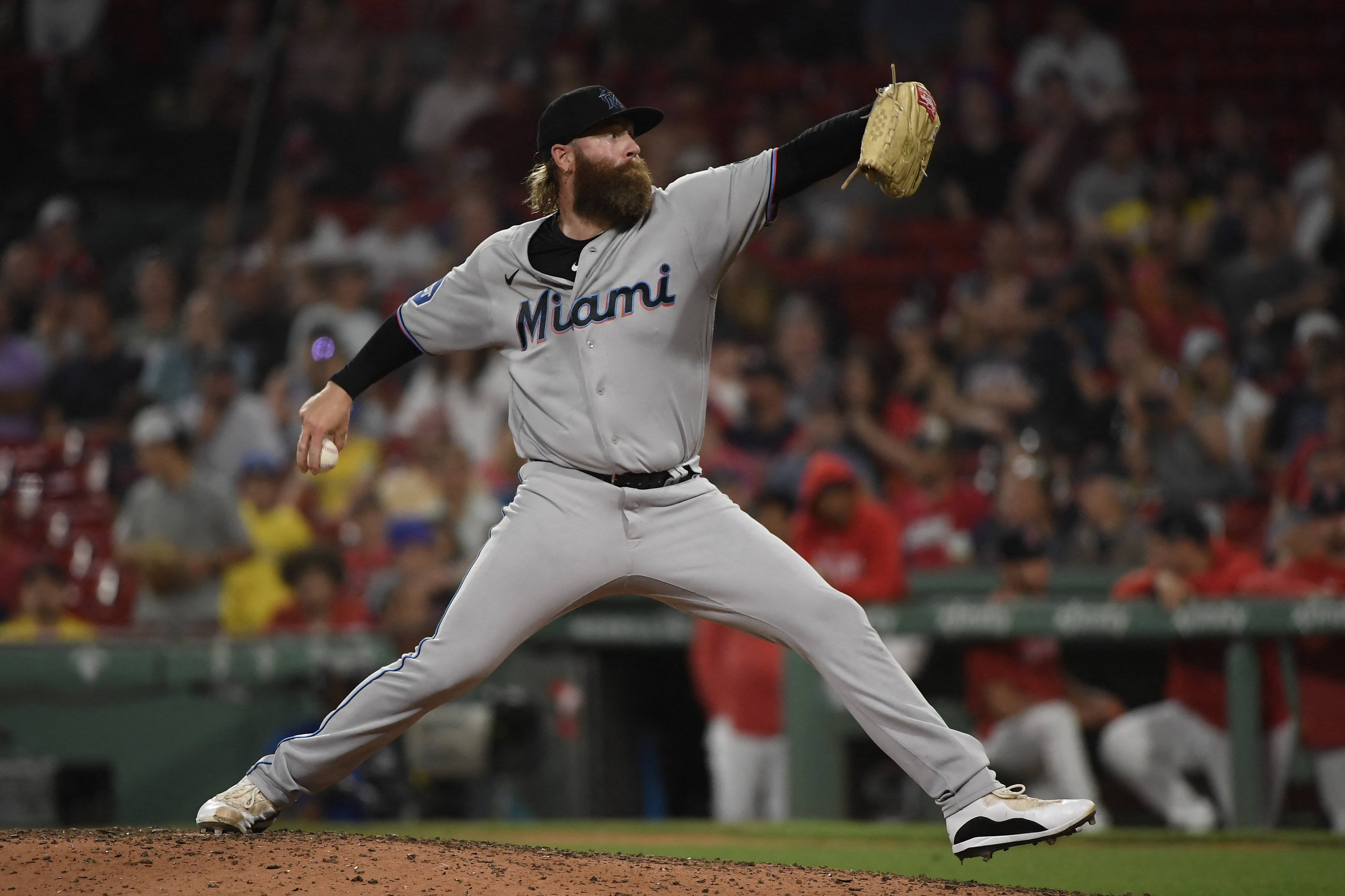 Marlins rack up 19 hits, blow out Red Sox