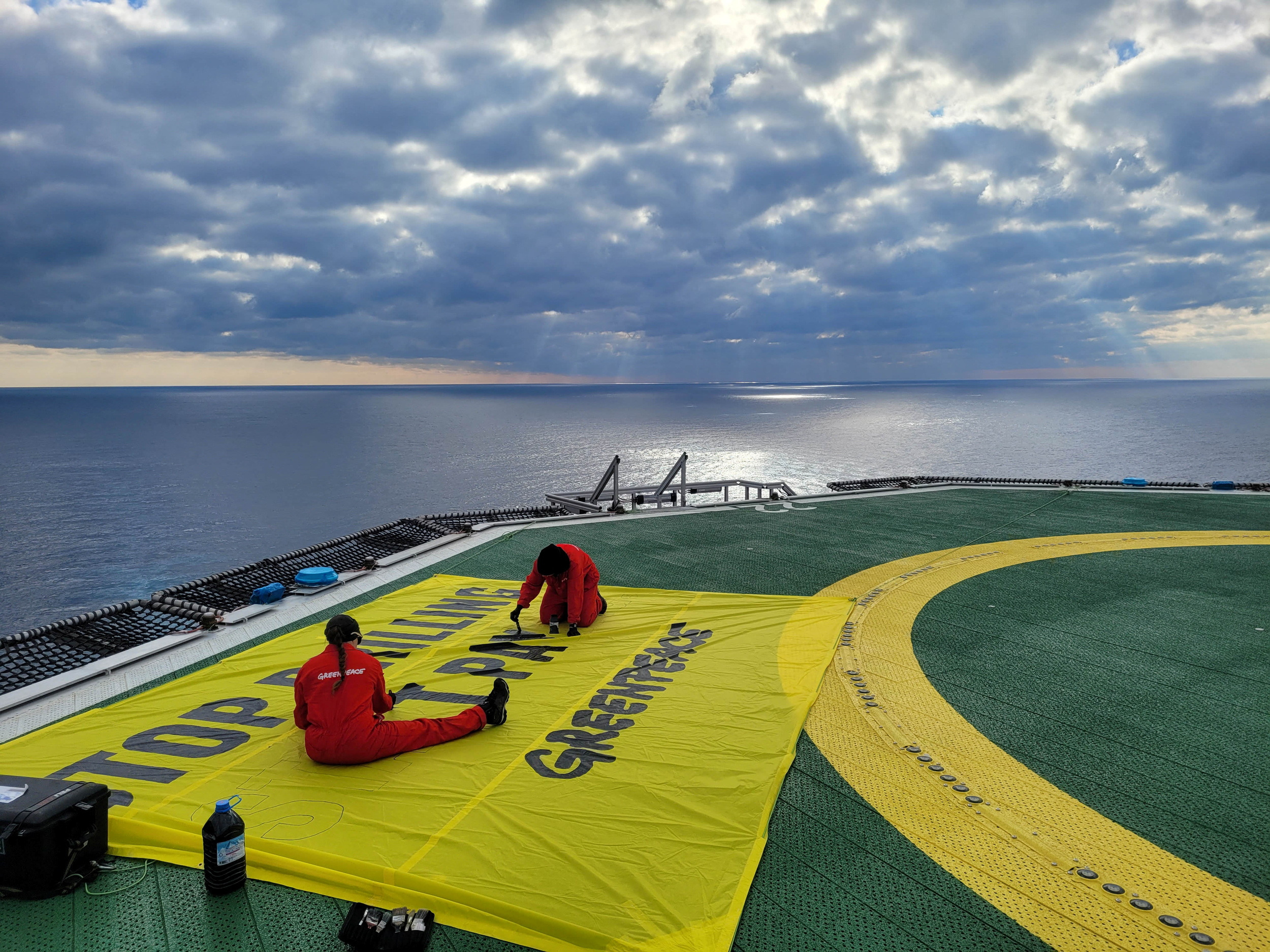 Shell Sues Greenpeace For $2.1 Million After Activists Boarded Oil ...