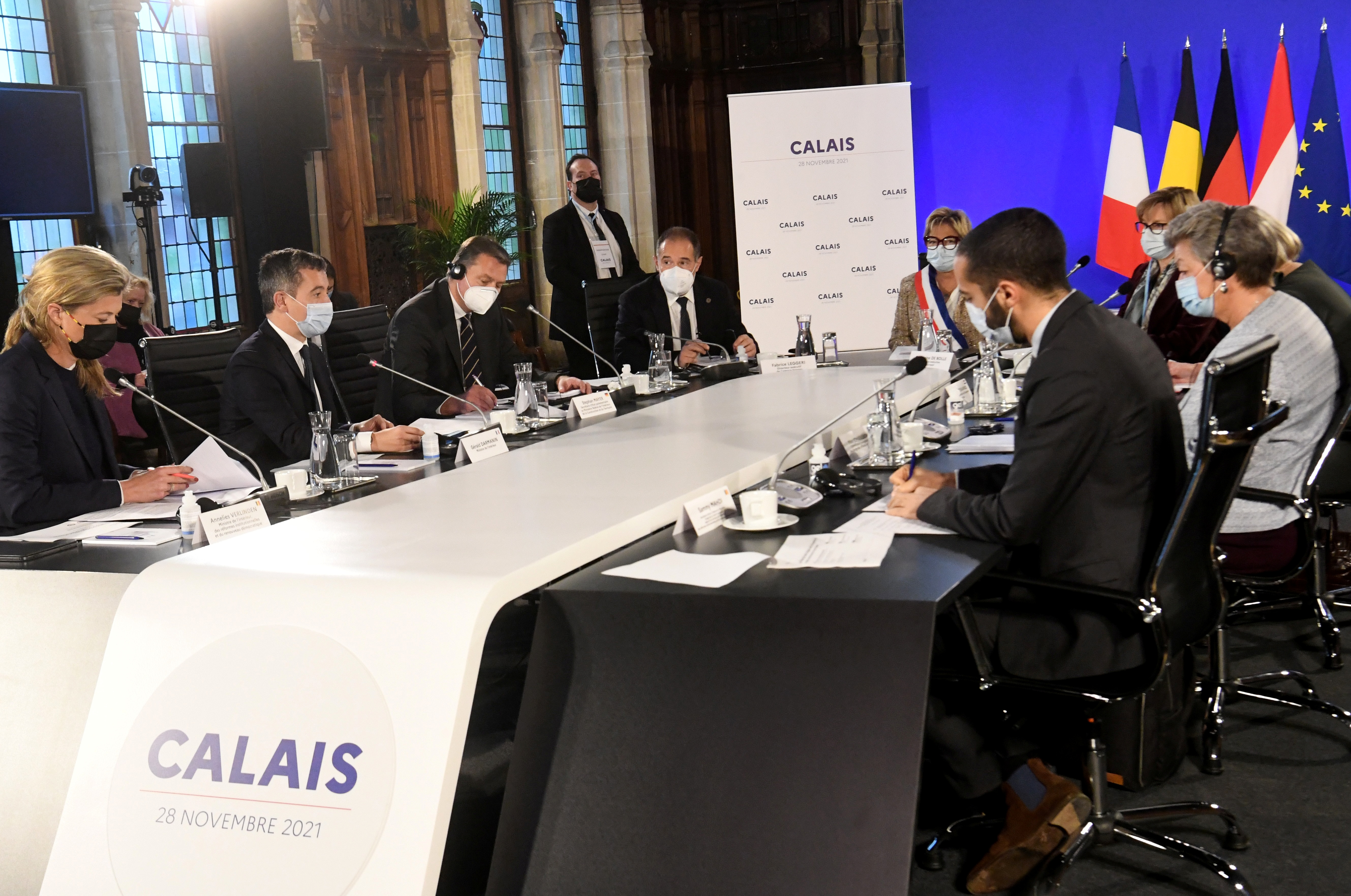 Meeting in response to cross-Channel migration, in Calais