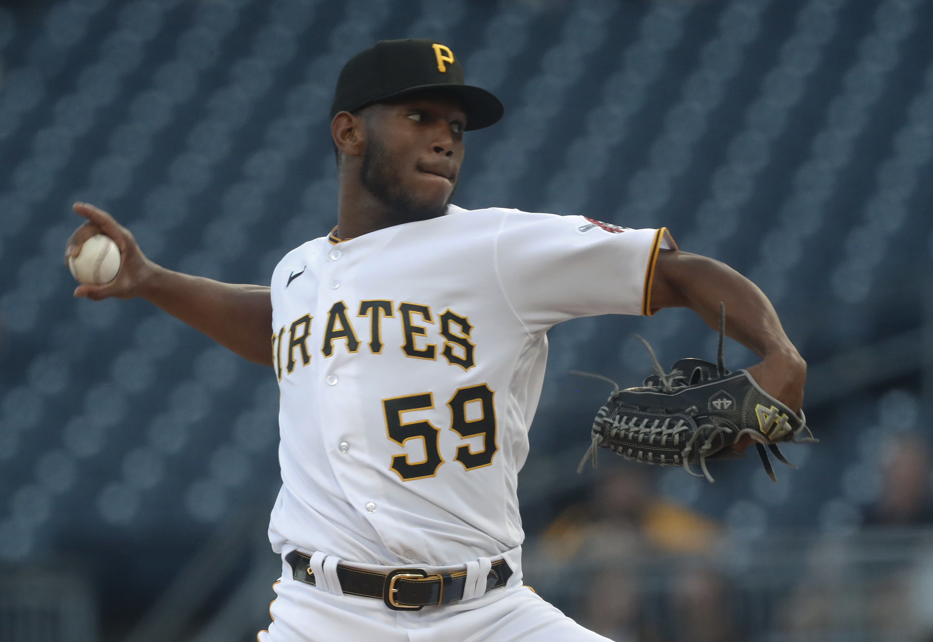 Pirates top Reds to earn fourth straight win