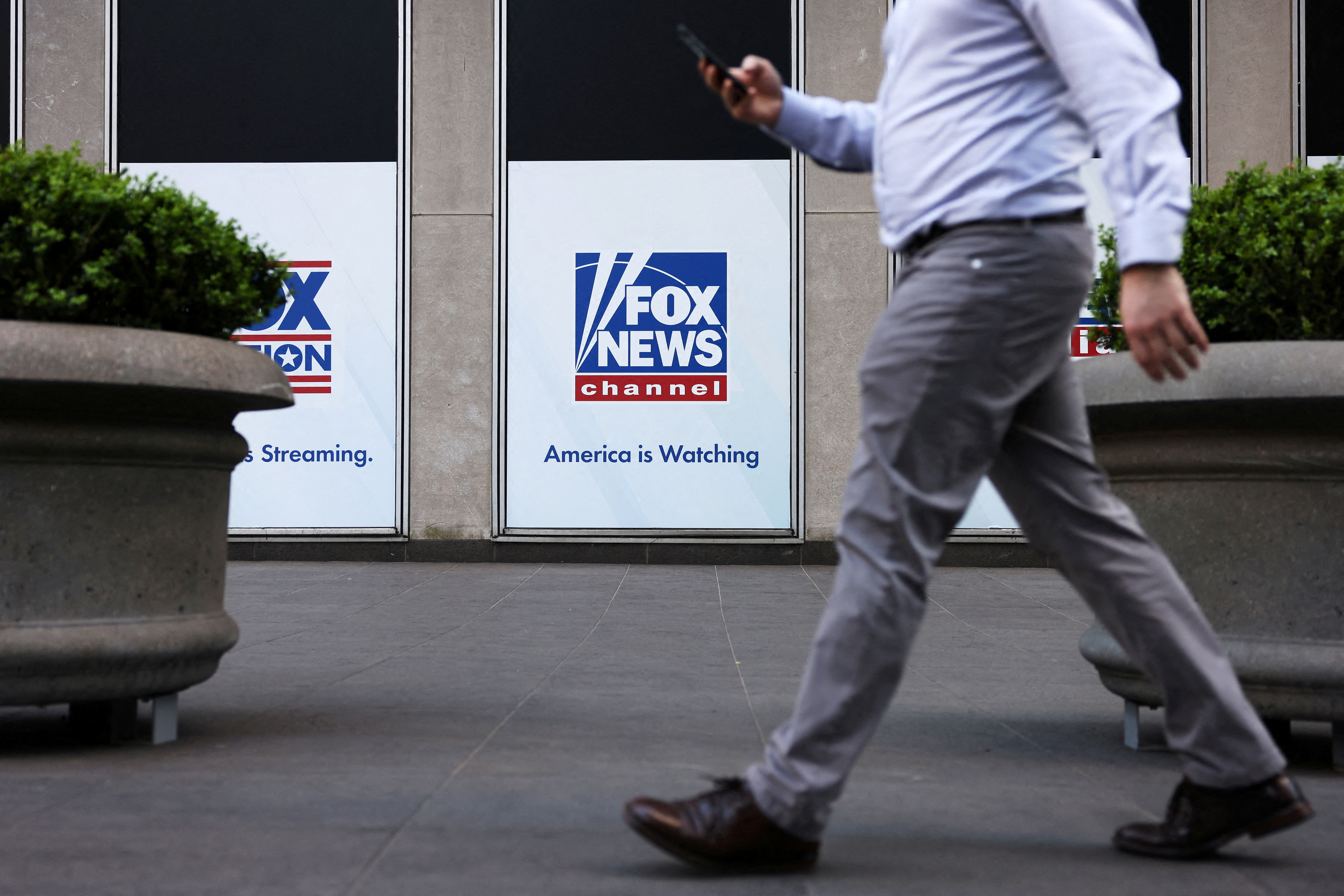 Qual è il prossimo passo nella causa per diffamazione da 1,6 miliardi di dollari contro Fox?