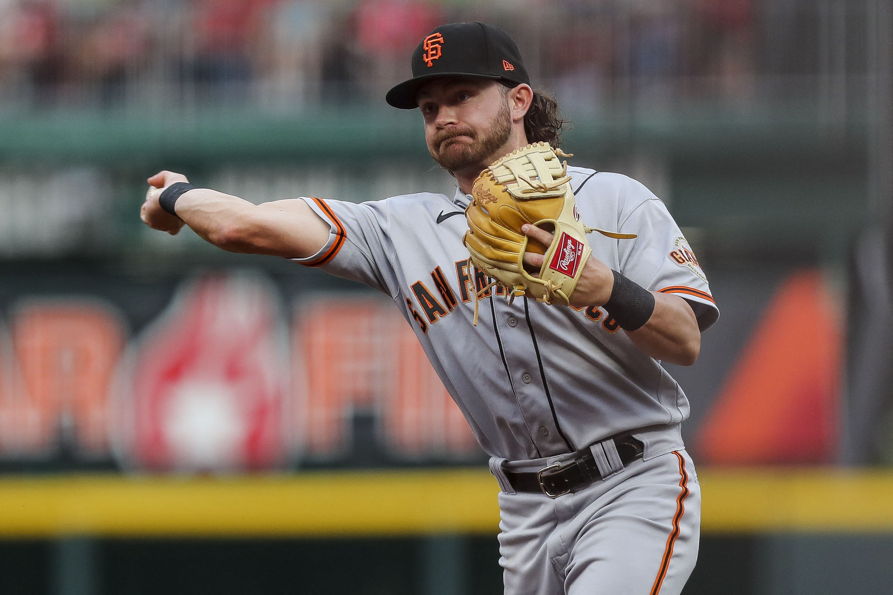 Rain forces suspension of Giants-Reds with game tied at 2