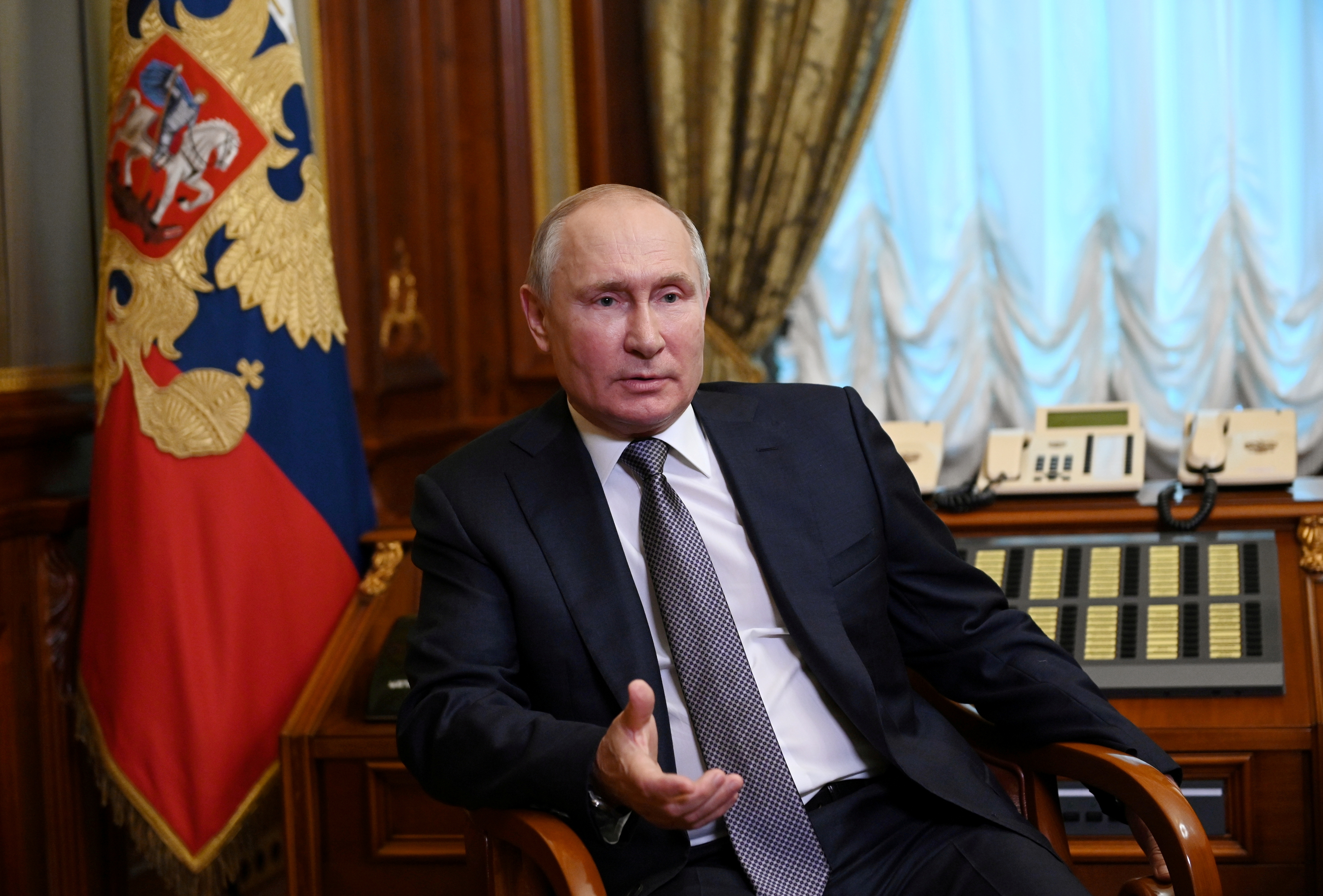 Russian President Putin answers questions about his article 