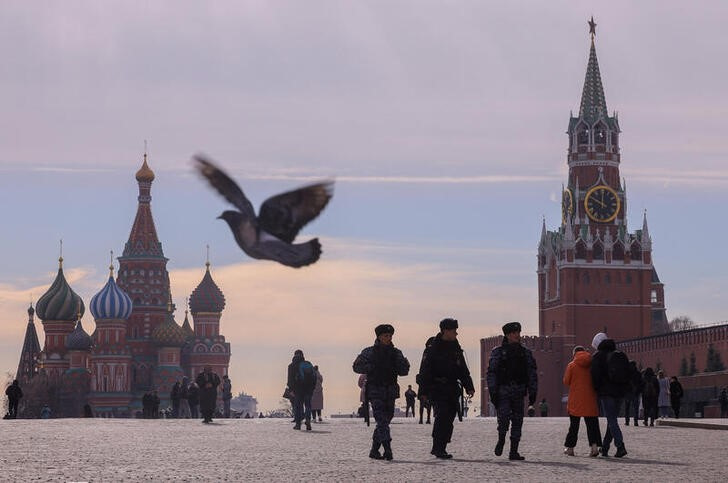 Russia is preparing a 'loyalty agreement' requirement for foreigners