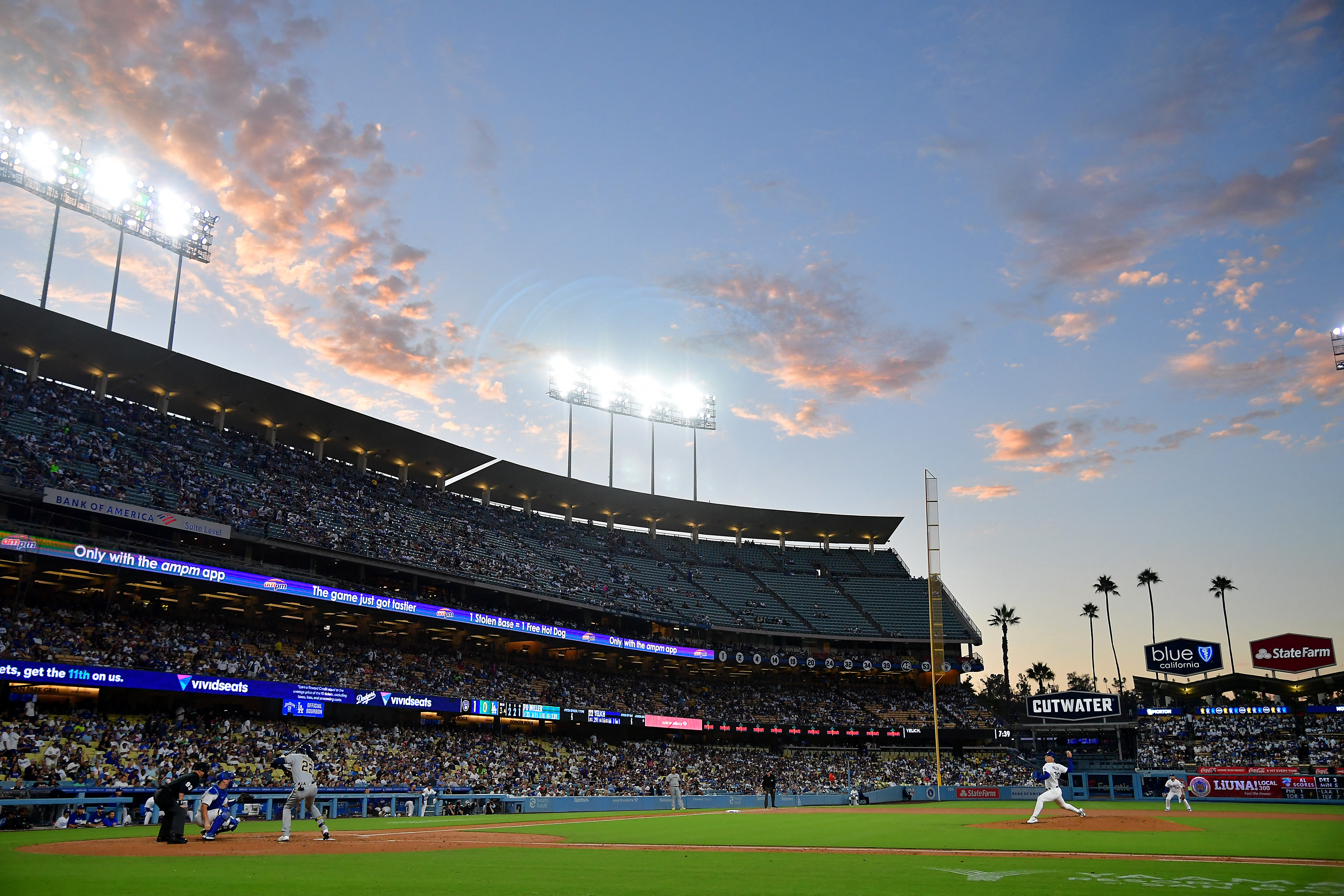 Images from the Brewers' 4-1 win over the Dodgers on Saturday night at  Dodger Stadium