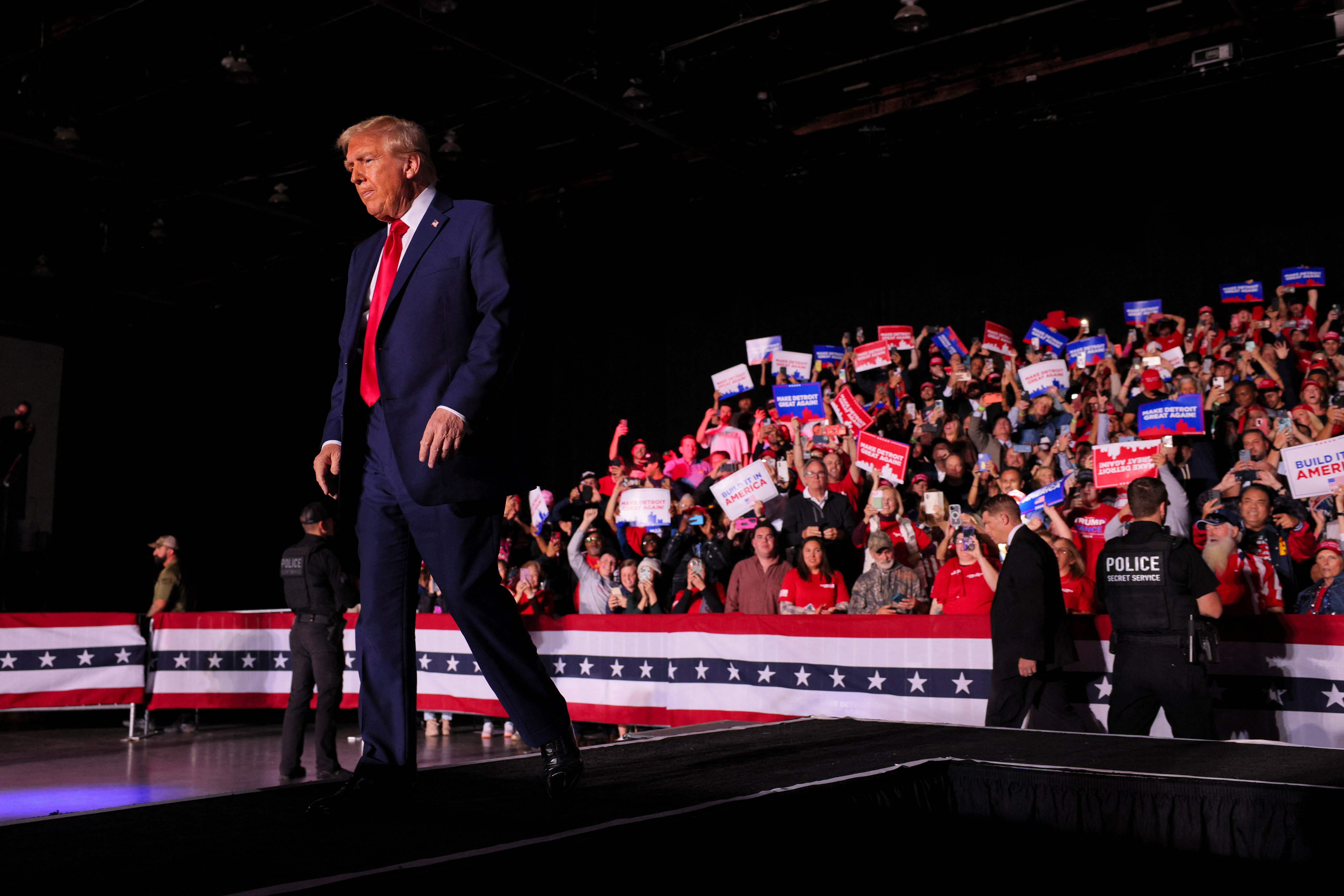 Harris, Trump court early voters; Usher, Lizzo on the campaign trail