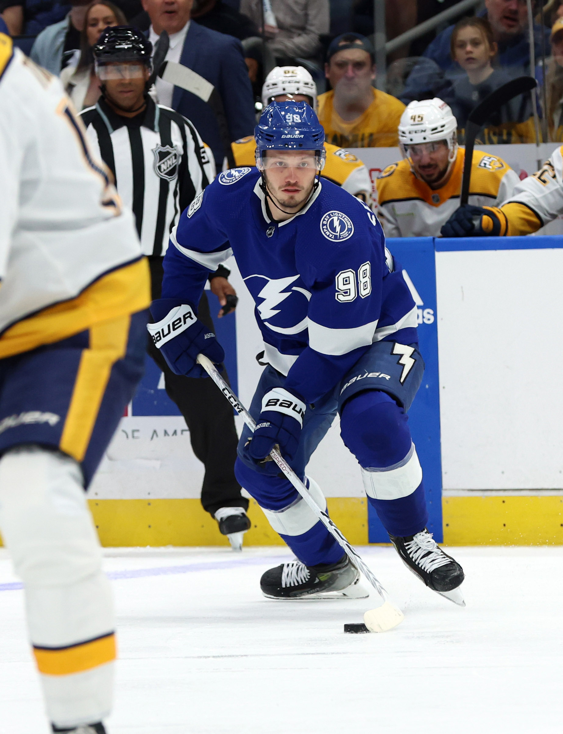 Lightning open NHL season with backandforth win over Preds Reuters