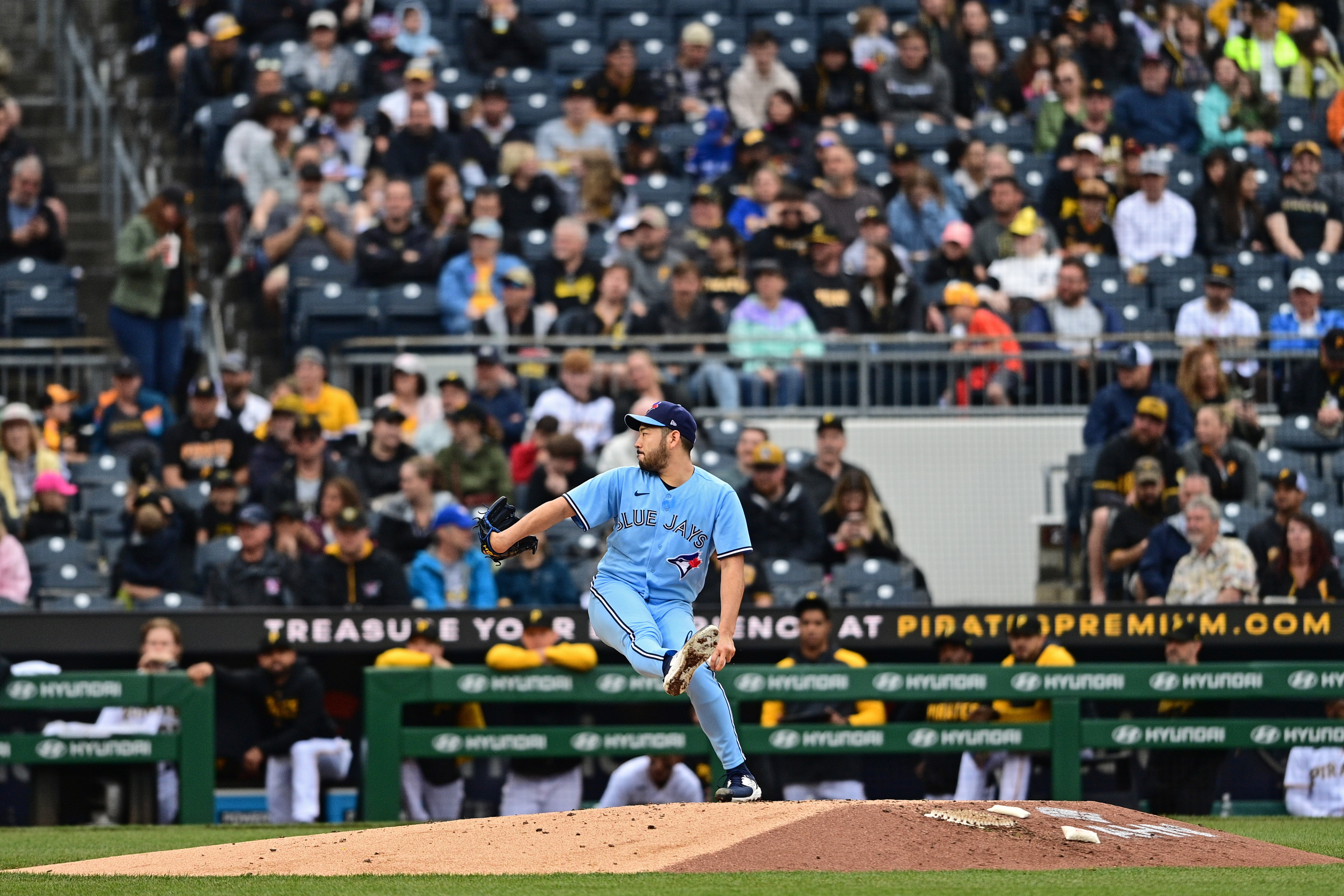 Whit Merrifield, Yusei Kikuchi co-star as Blue Jays' sweep Pirates