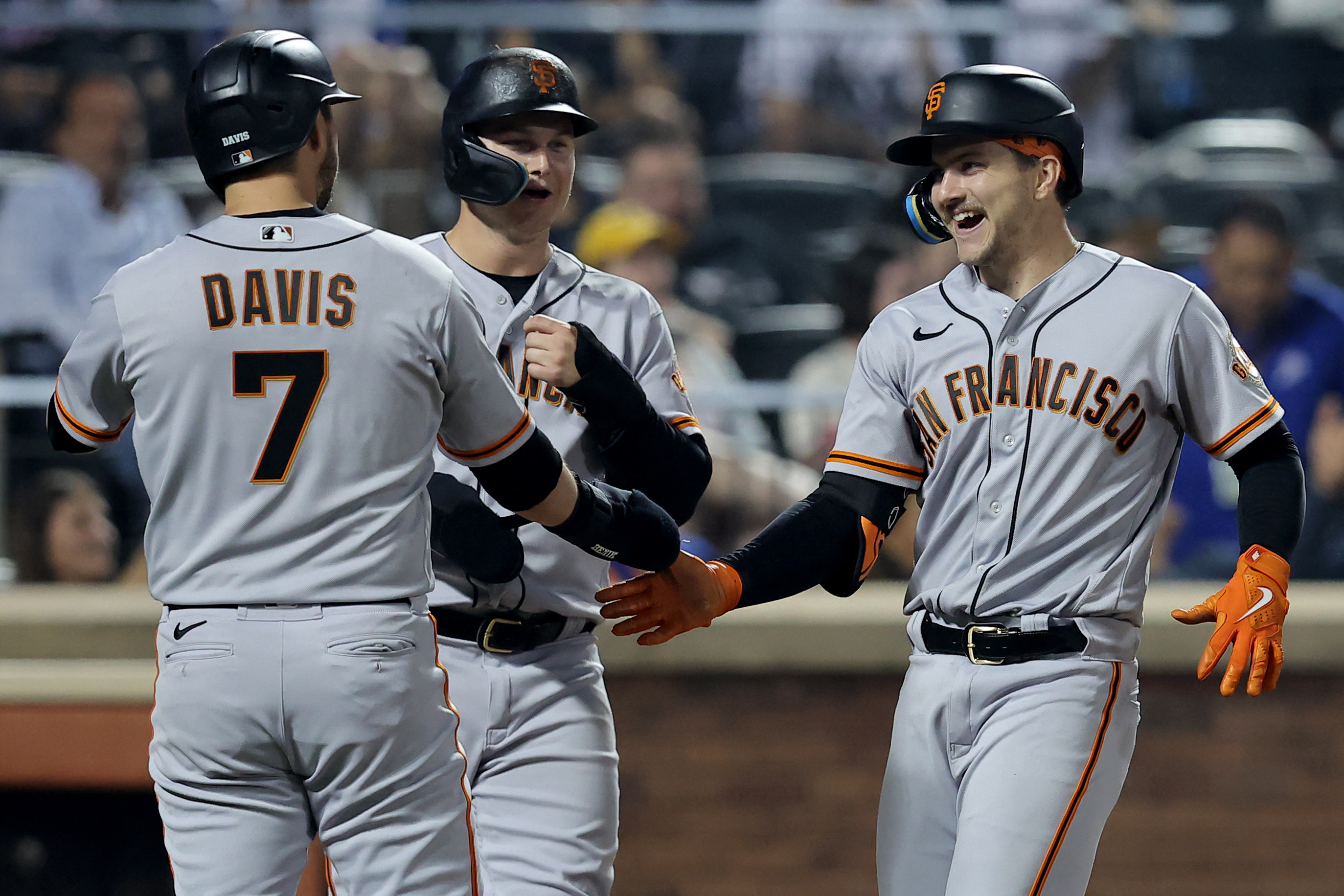 SAN FRANCISCO, CA - APRIL 20: San Francisco Giants first baseman J.D. Davis  (7) throws to first during the Major League Baseball game between the New  York Mets and San Francisco Giants