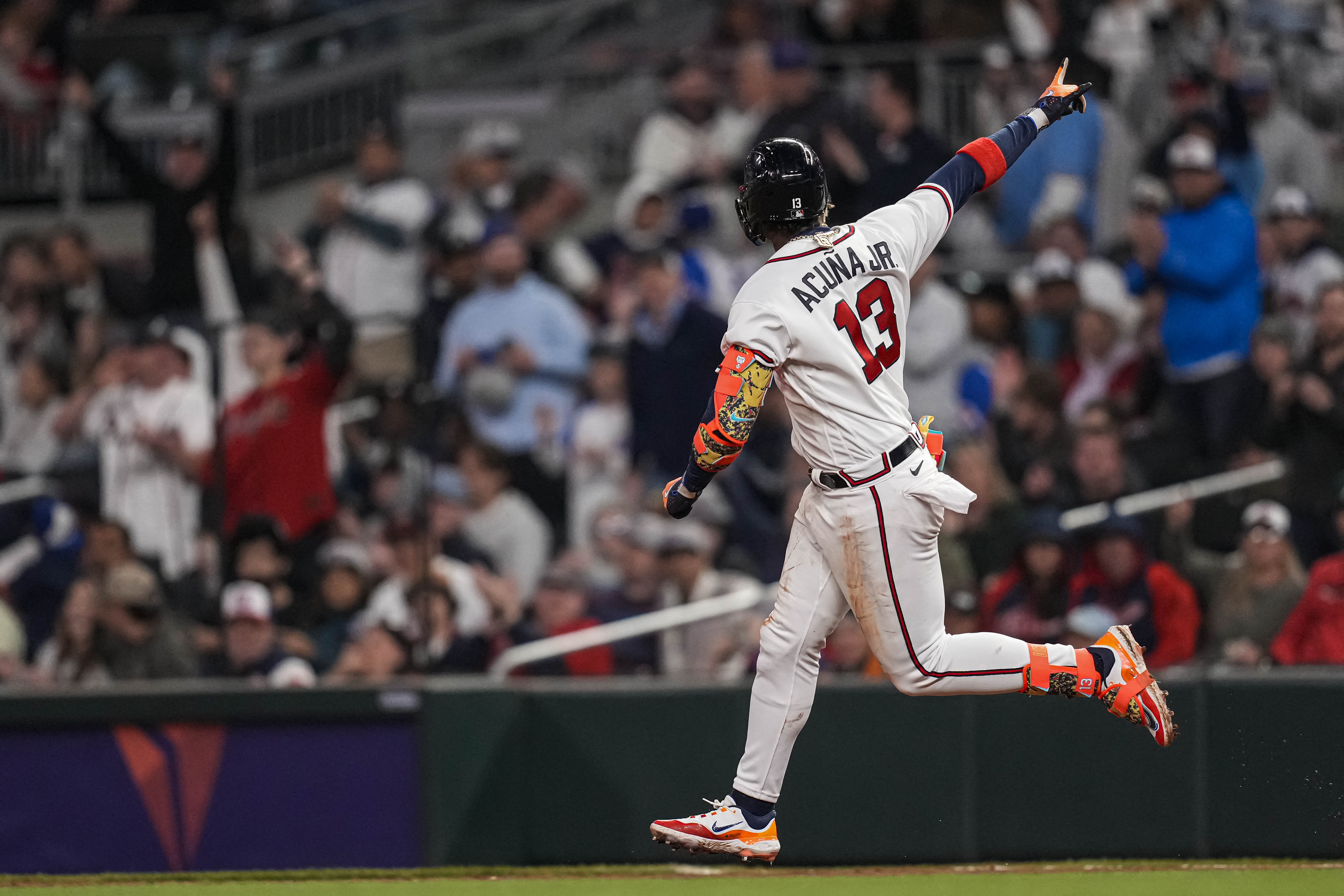 Marlins score all five runs in ninth, rally past Braves