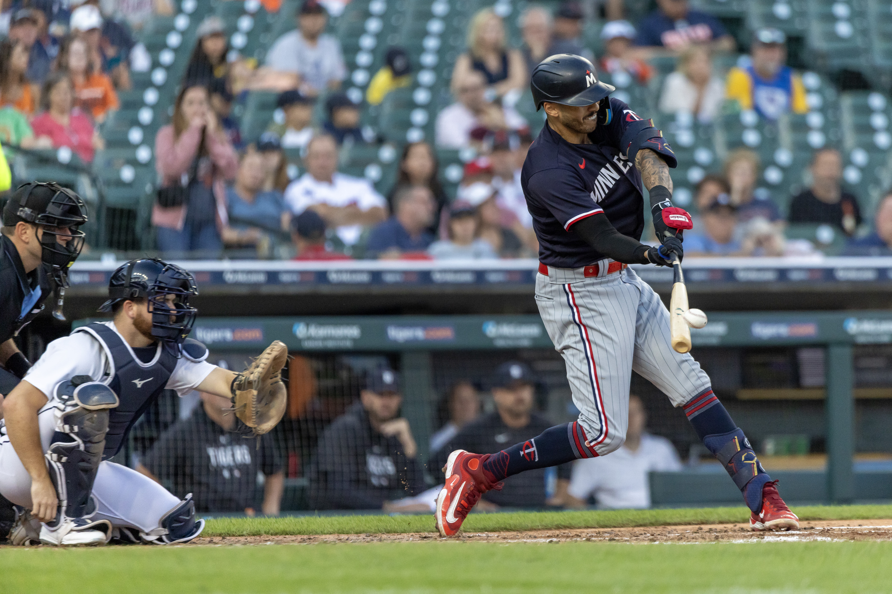 Twins score early, pound Tigers for 5th straight win
