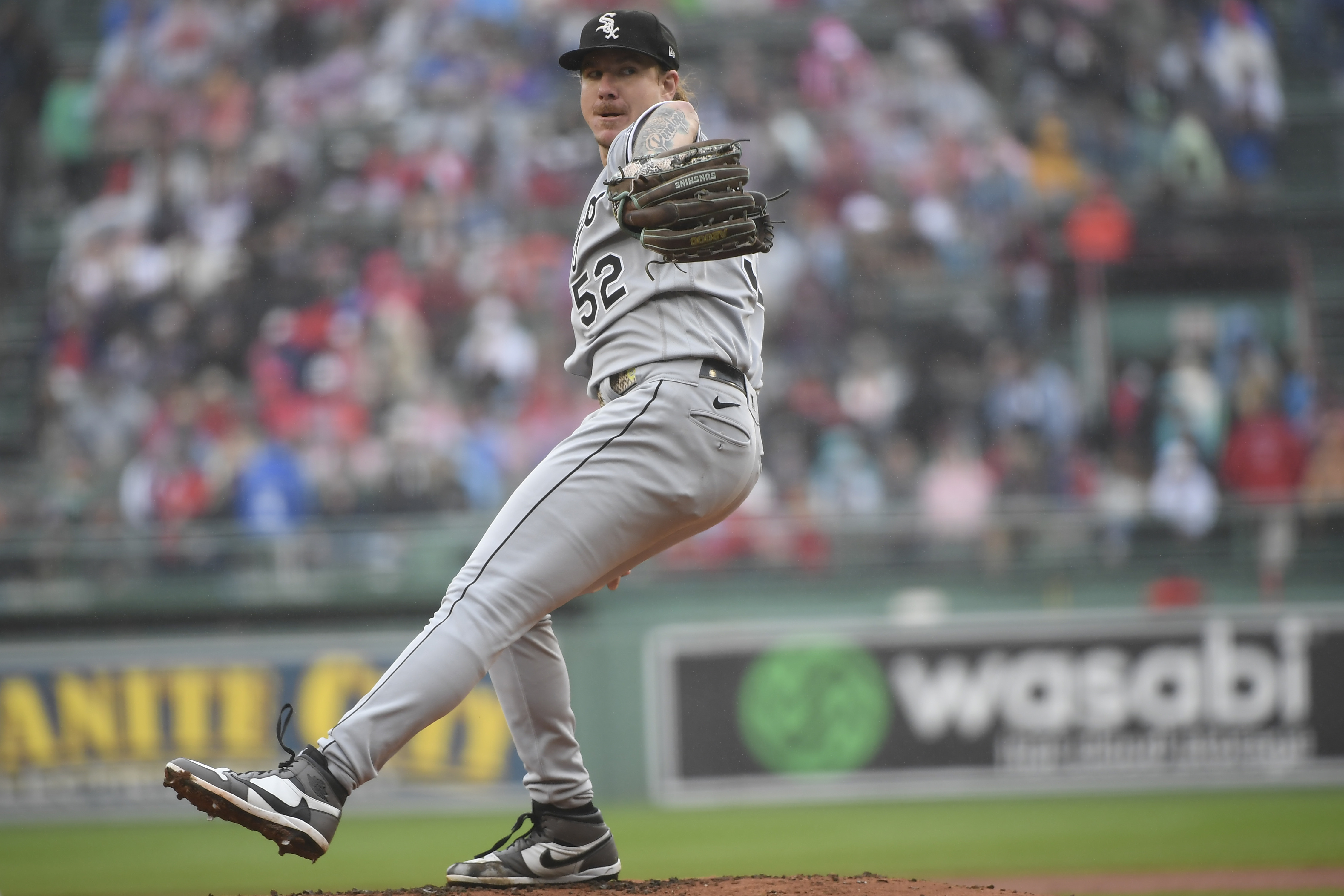 White Sox beat Red Sox 3-2 in rain-shortened game