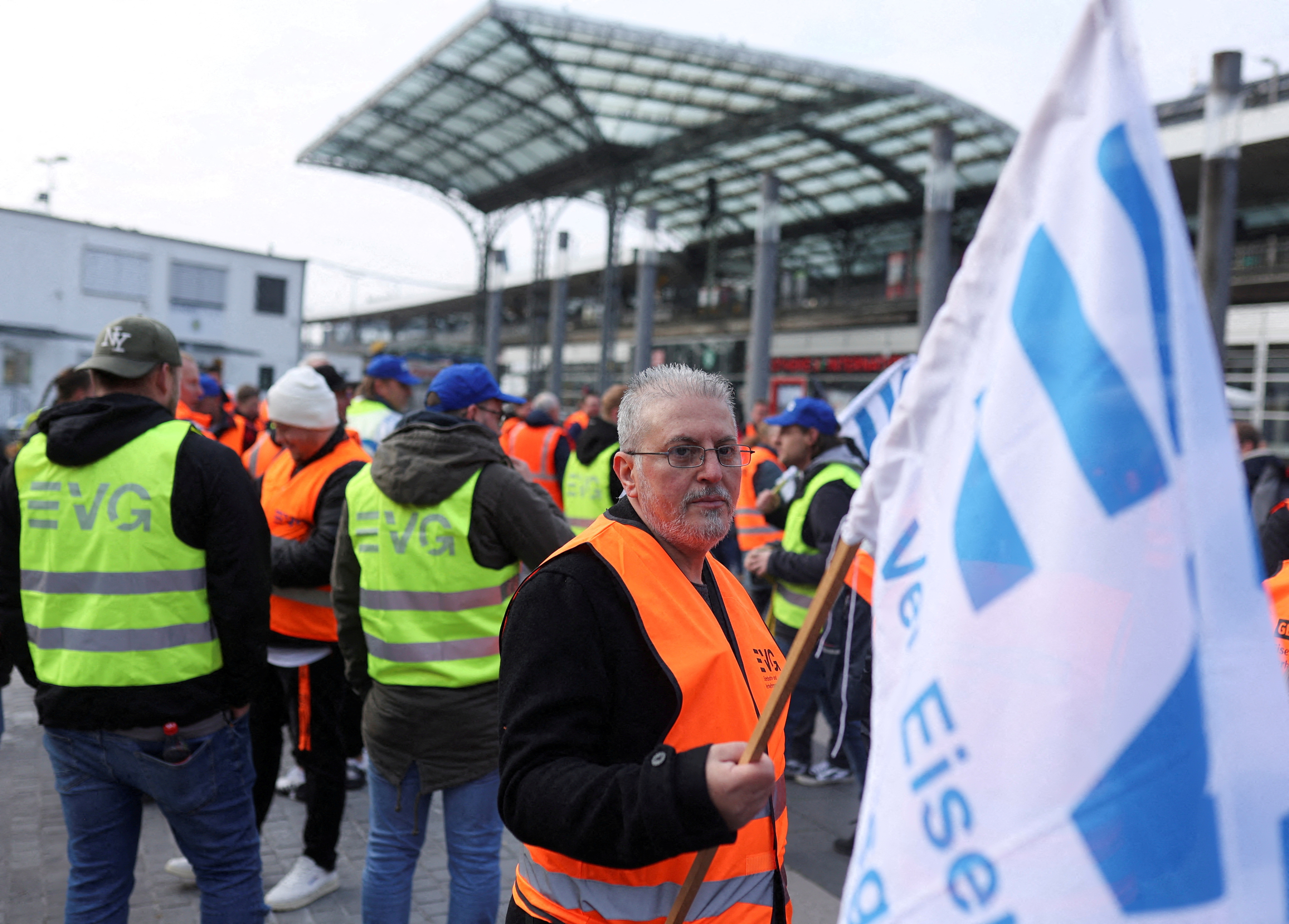 warehouse workers go on strike in Germany over Covid-19