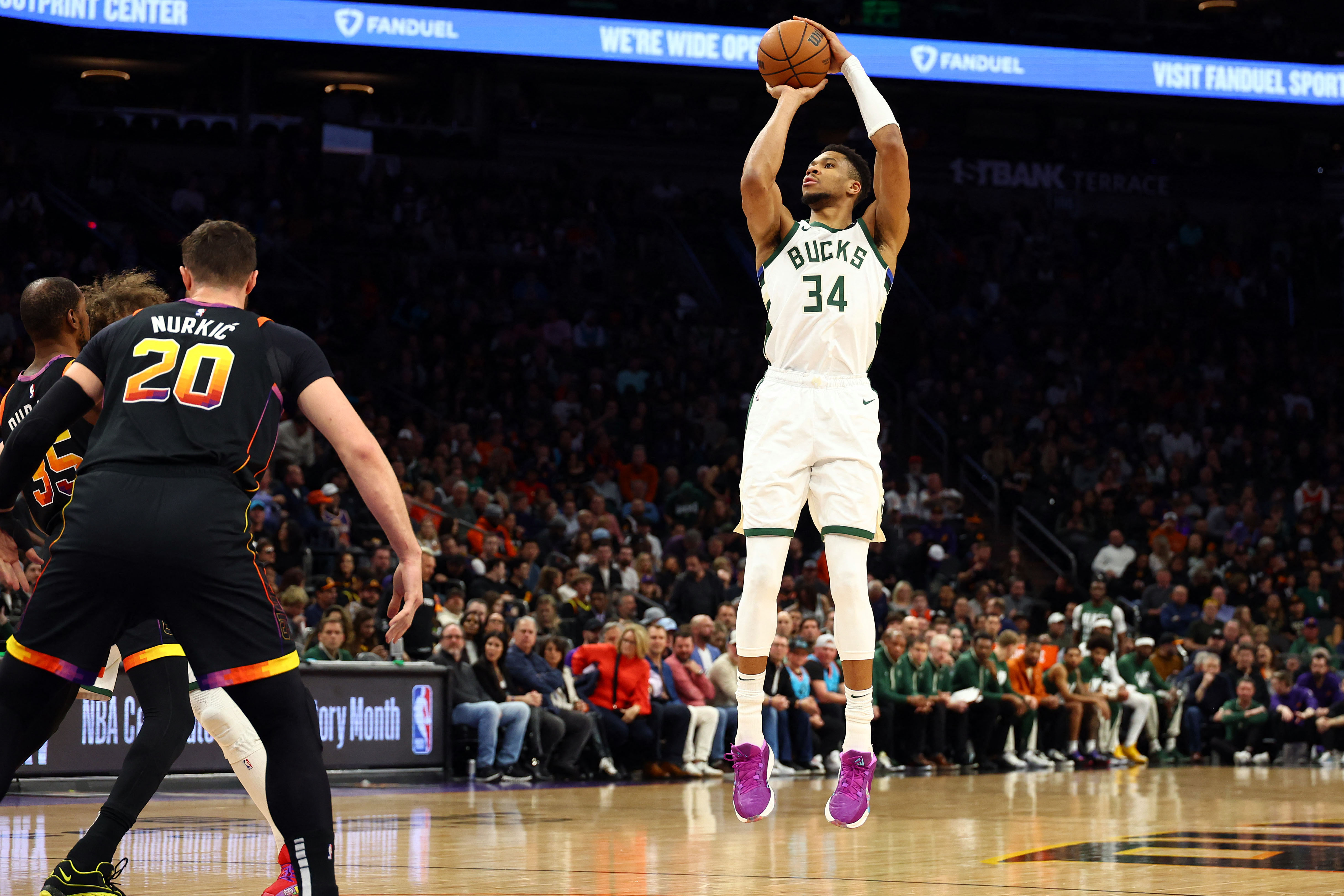 Suns hold off banged-up Bucks, 114-106 | Reuters