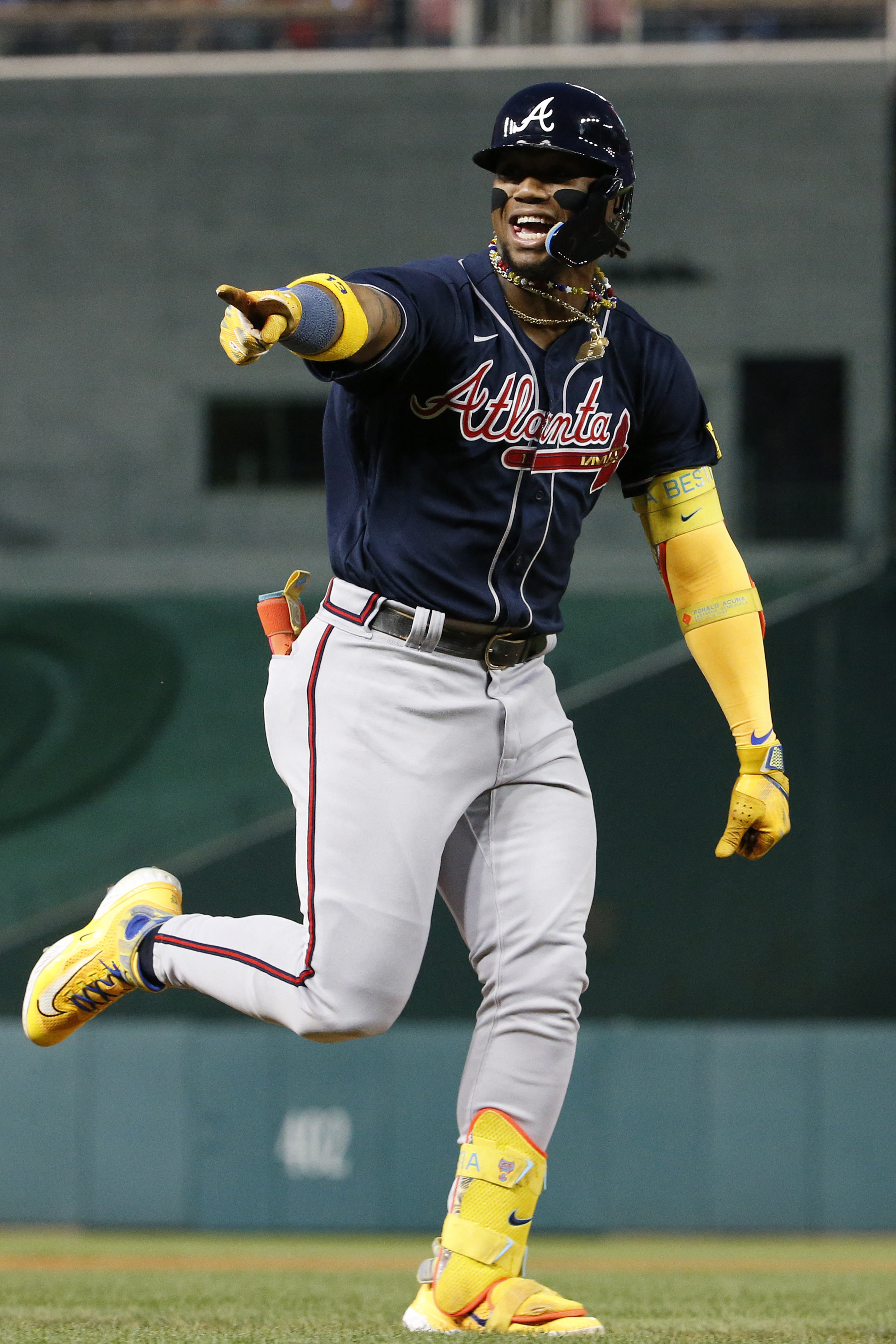 Ronald Acuna Jr. joins 40-40 club, Braves beat Nats on road