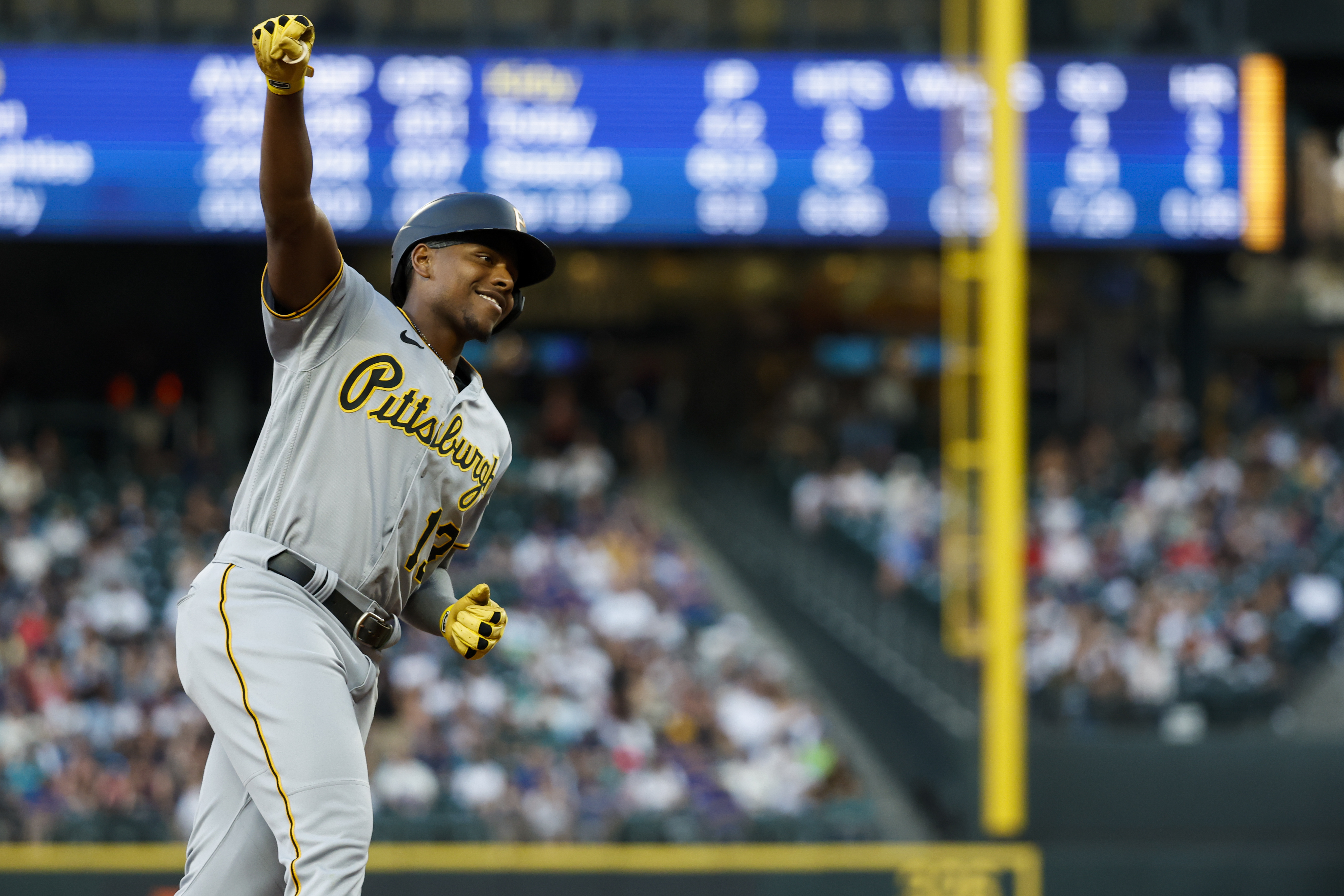 Suárez's 3-run homer lifts Mariners over Pirates 6-3 in 10 innings