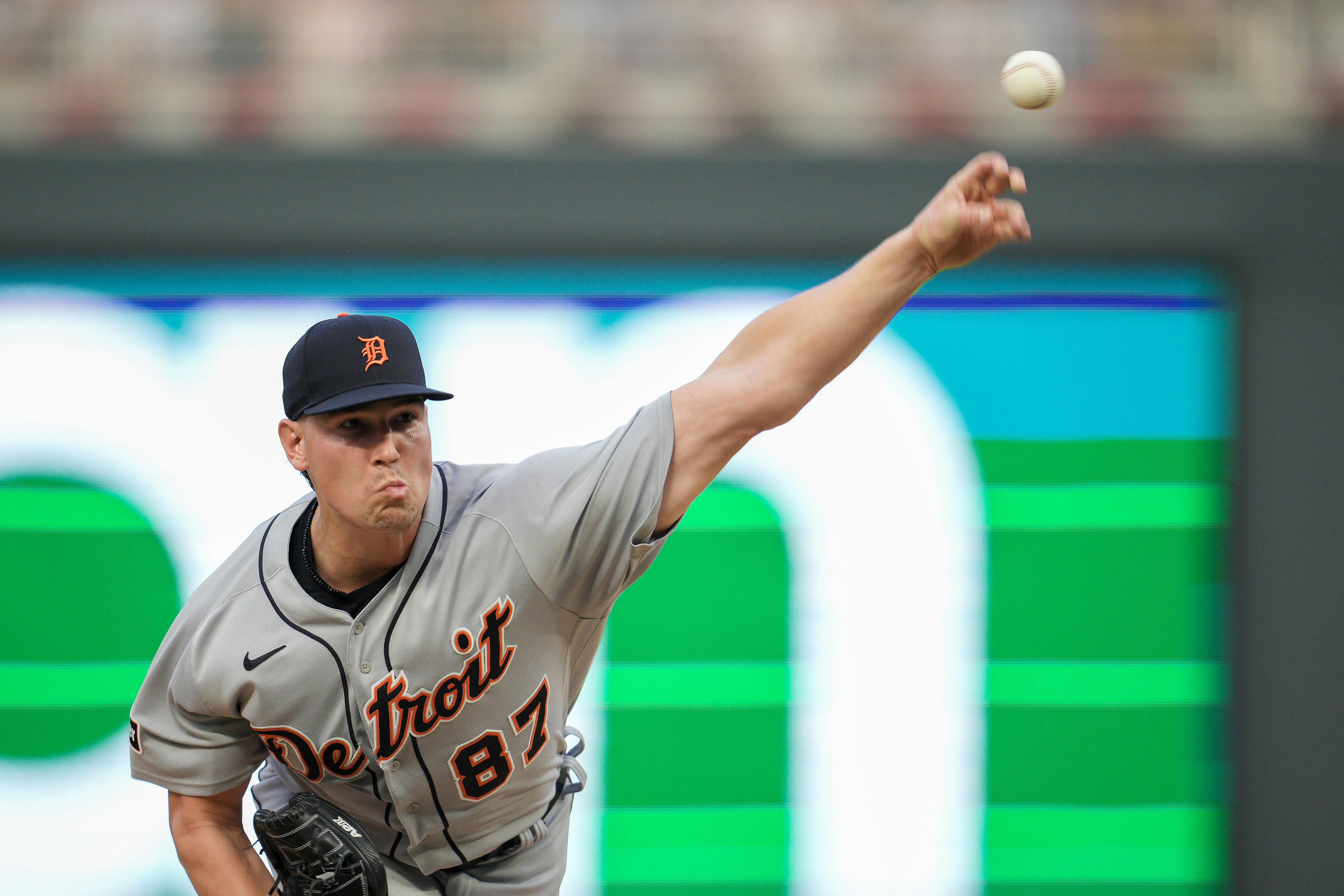 Tigers go deep 3 times in 7-1 blowout win over Twins