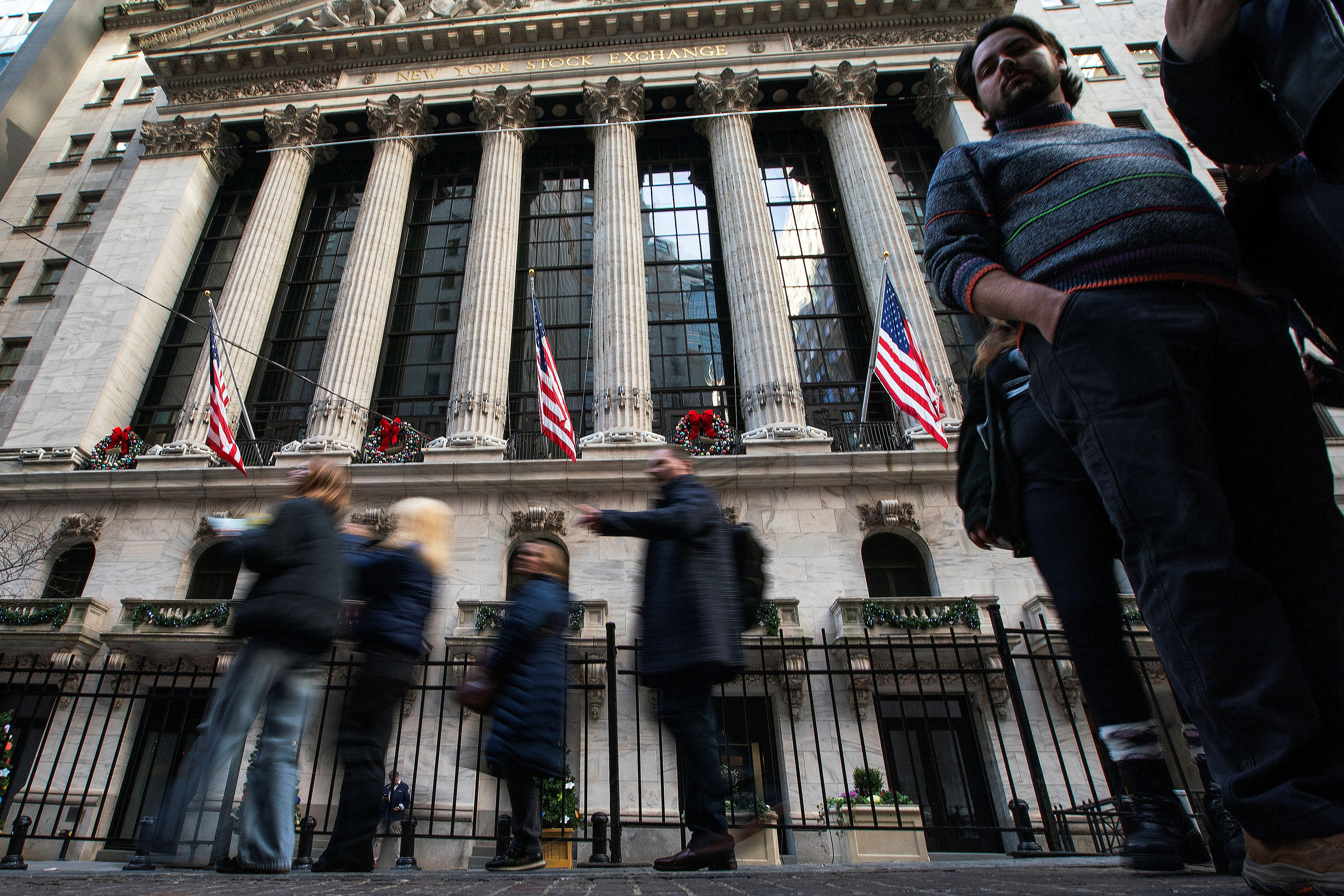 Wall Street ends slightly lower, capping blockbuster year