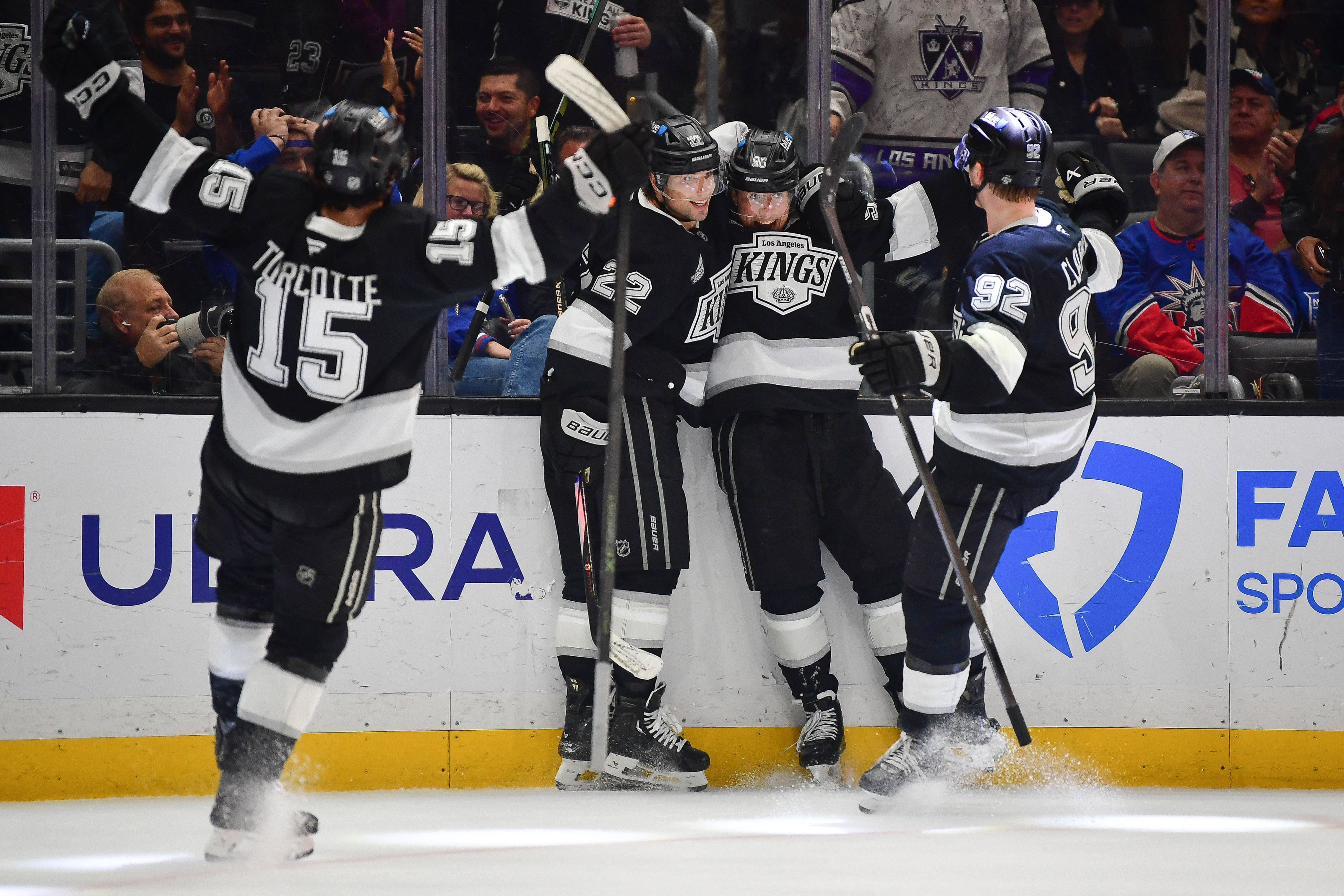 Kings hang on to edge Rangers, halt 4-game winless streak | Reuters