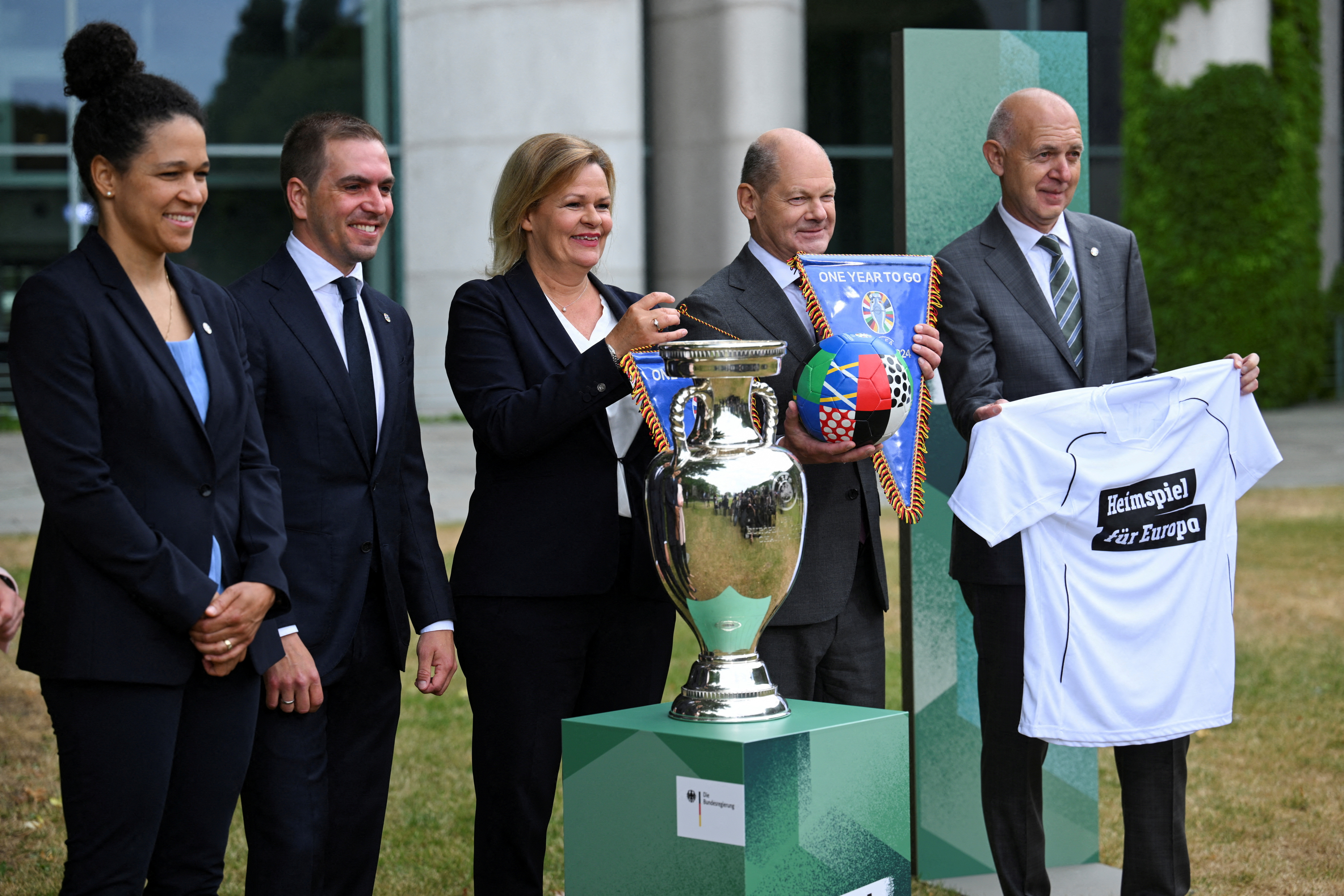 Euro 2024 tournament: Germany unveils logo for soccer's Euro 2024 tournament  - The Economic Times