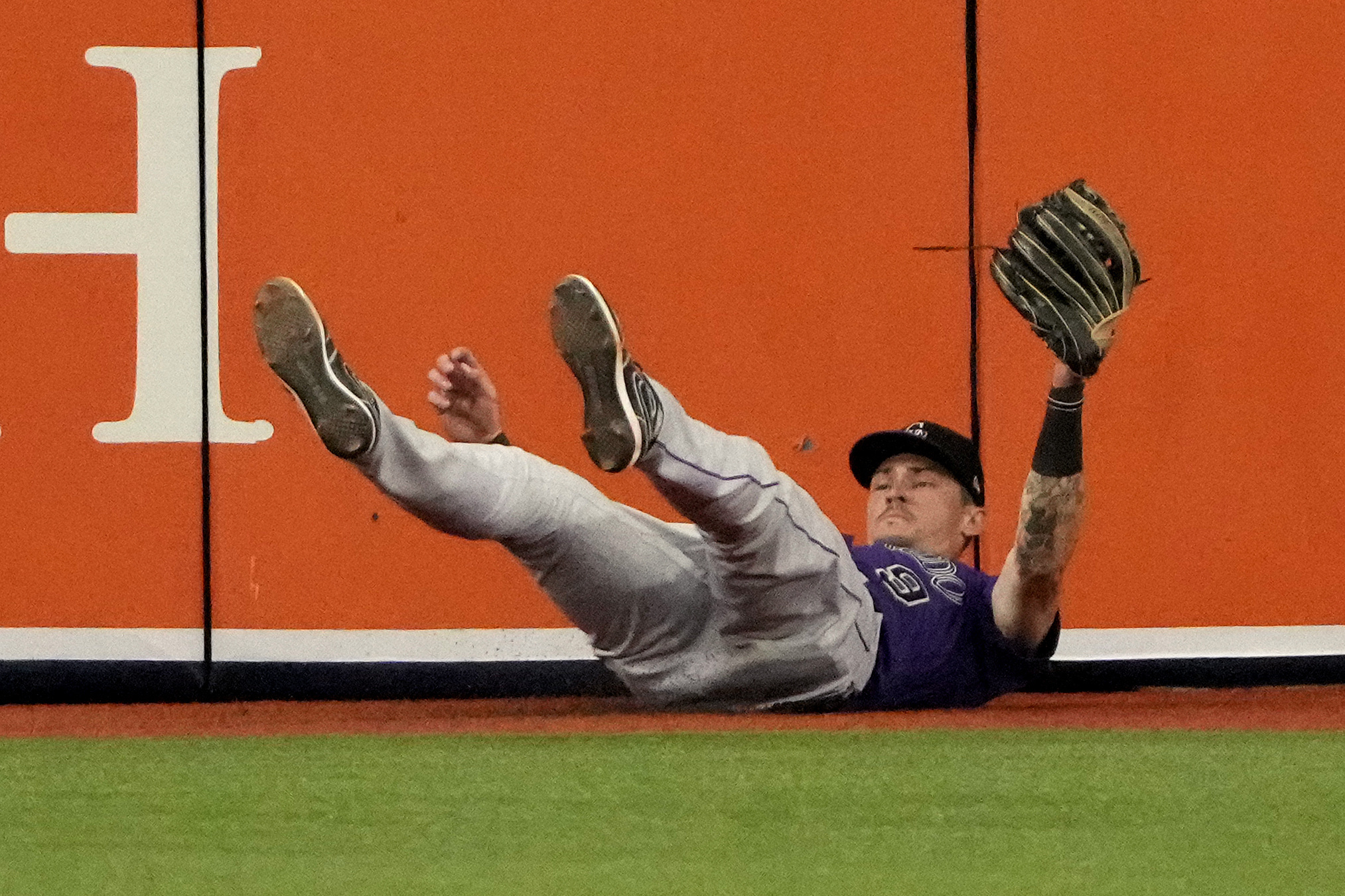 Rays rally late again as Brandon Lowe delivers walkoff win over Rockies