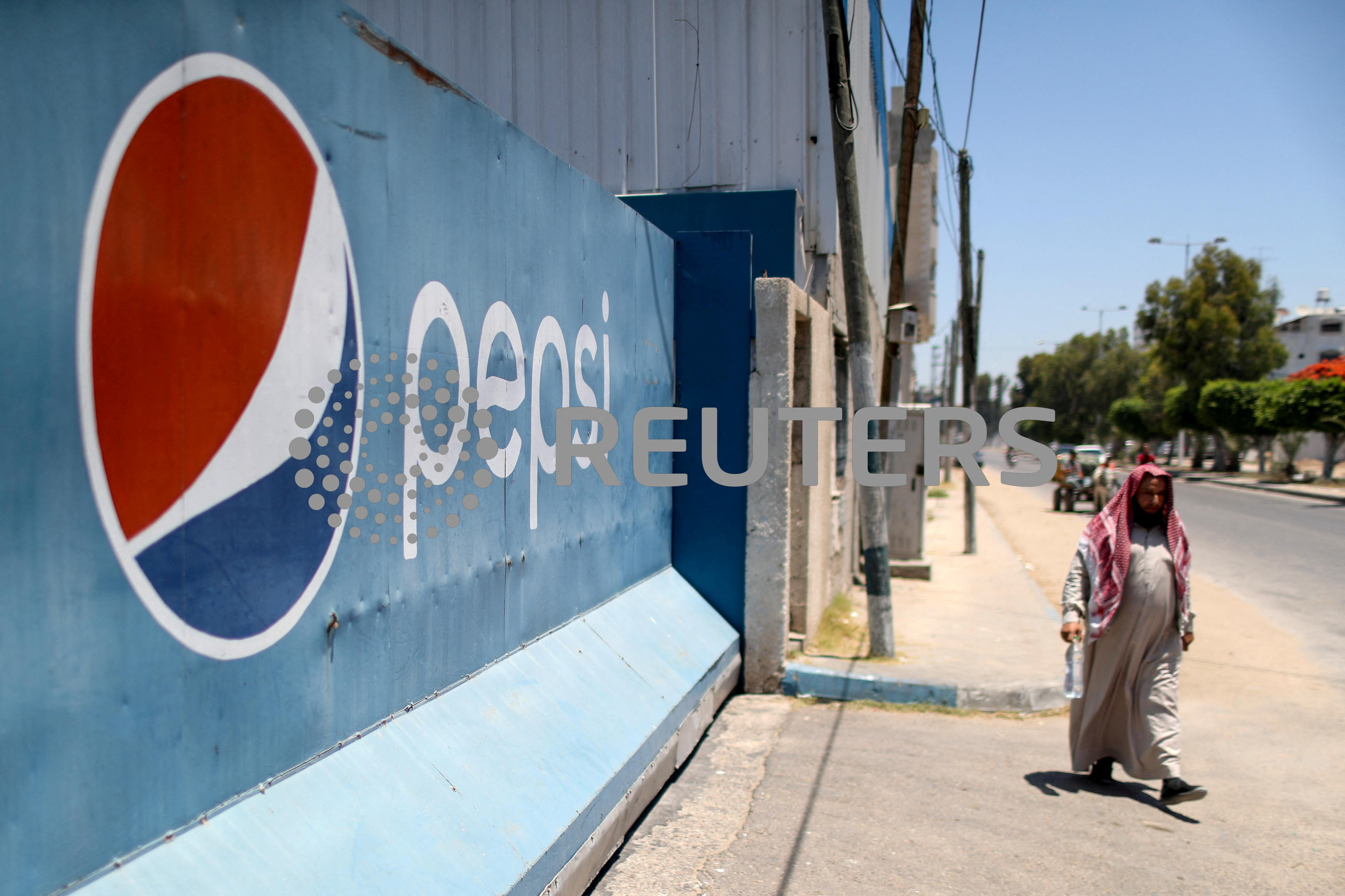 Exclusive In West Bank, Pepsi and Coke bottlers face can and sugar