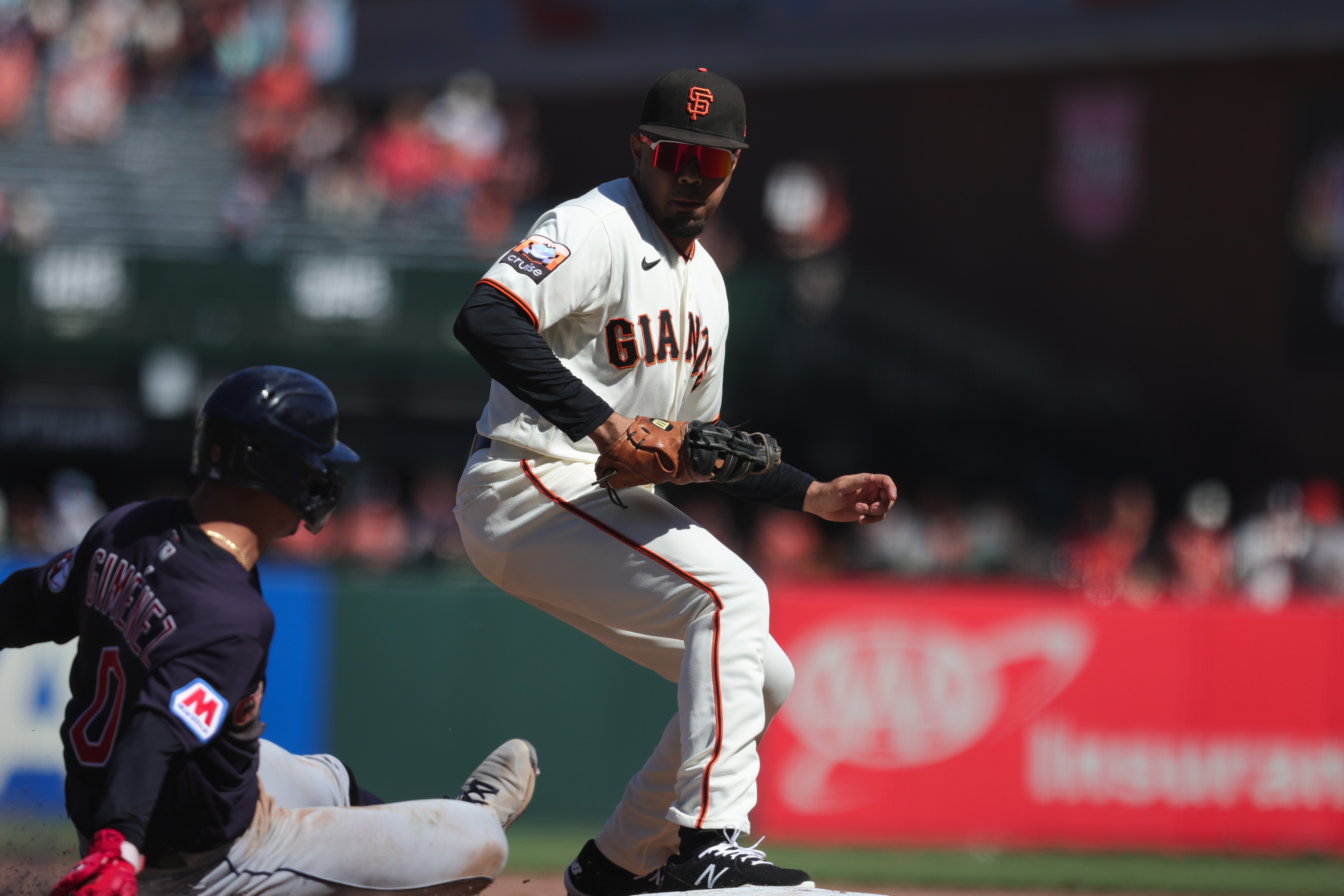 Giants rally late, edge Guardians in 10th