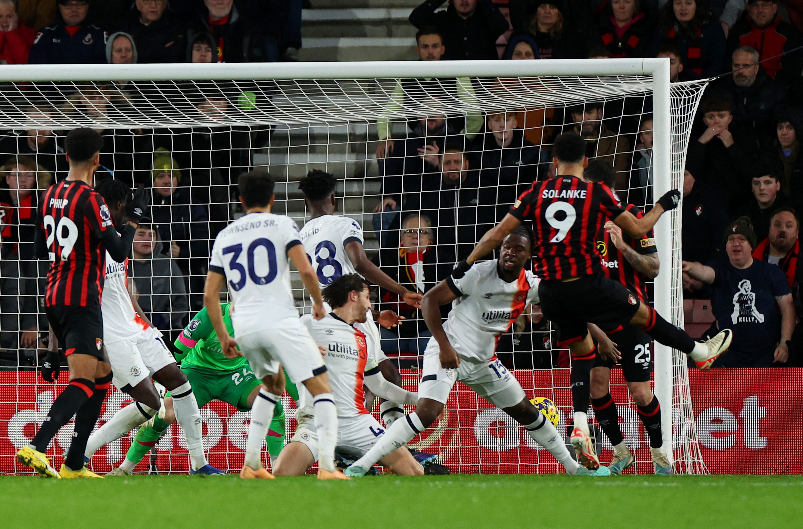 Visão  Capitão do Luton teve colapso em pleno jogo em Bournemouth