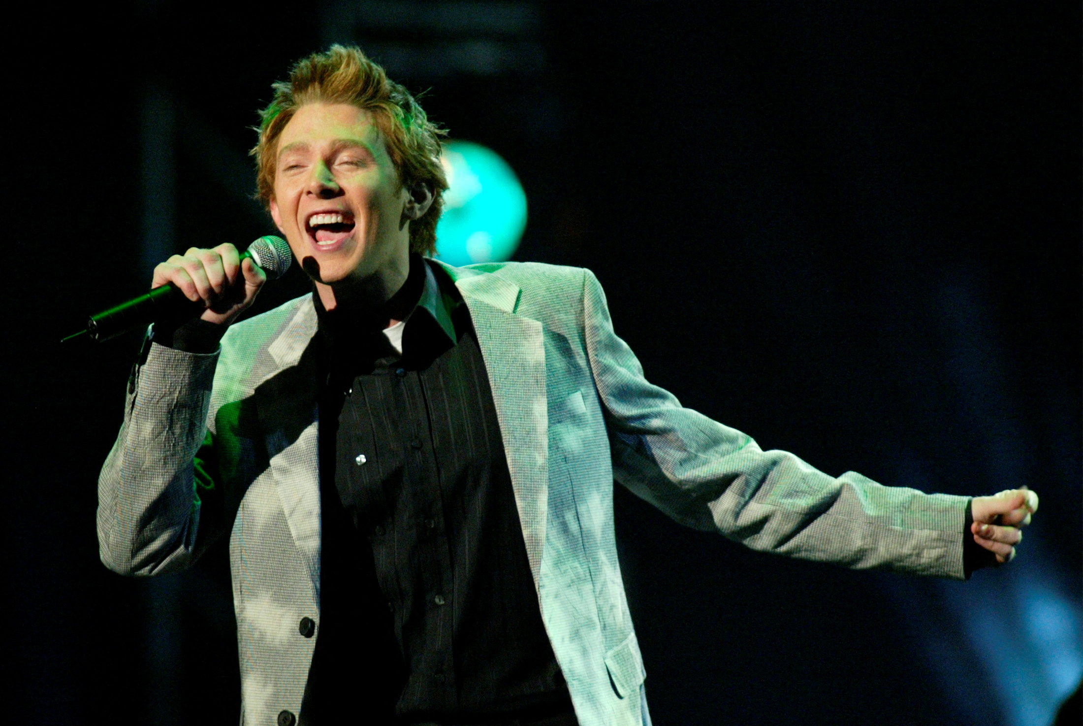 Clay Aiken's Iconic Blue Hair Moments - wide 5