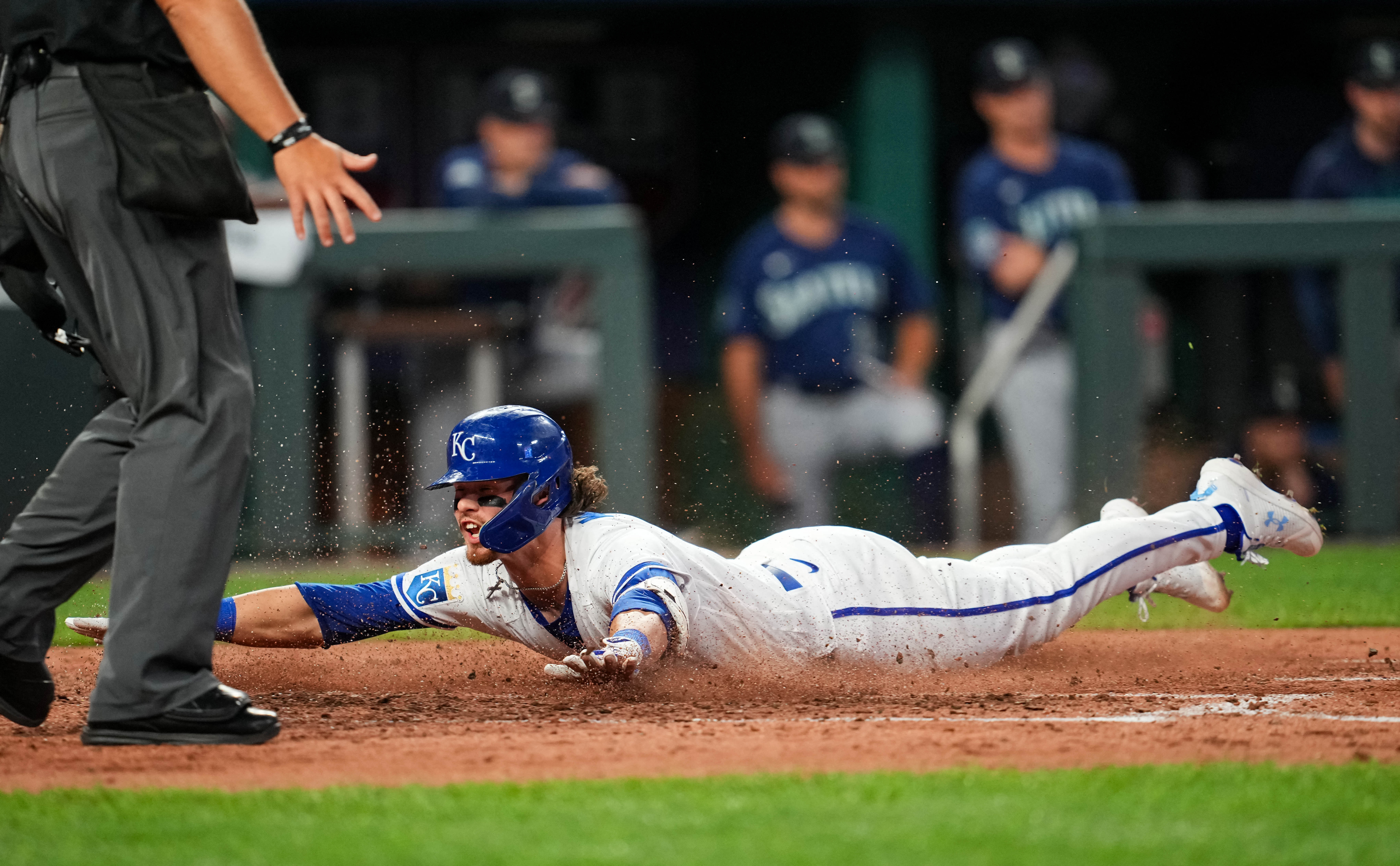 Royals rally in ninth to stun Mariners