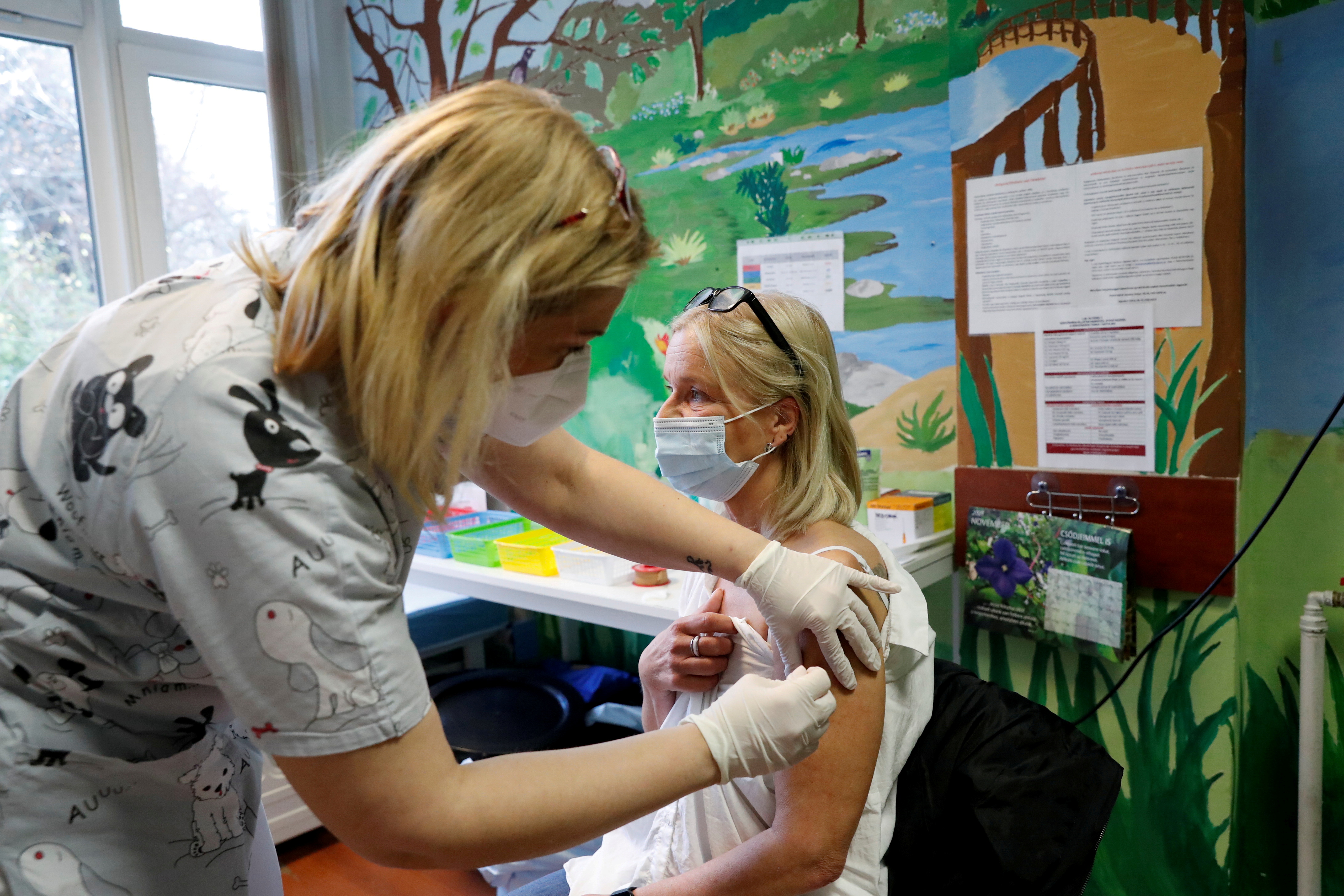 A nurse gives a dose of the Pfizer-BioNTech vaccine to a patient at the Bethesda Children's Hospital as the spread of the coronavirus disease (COVID-19) continues, in Budapest, Hungary, November 23, 2021. REUTERS/Bernadett Szabo/File Photo