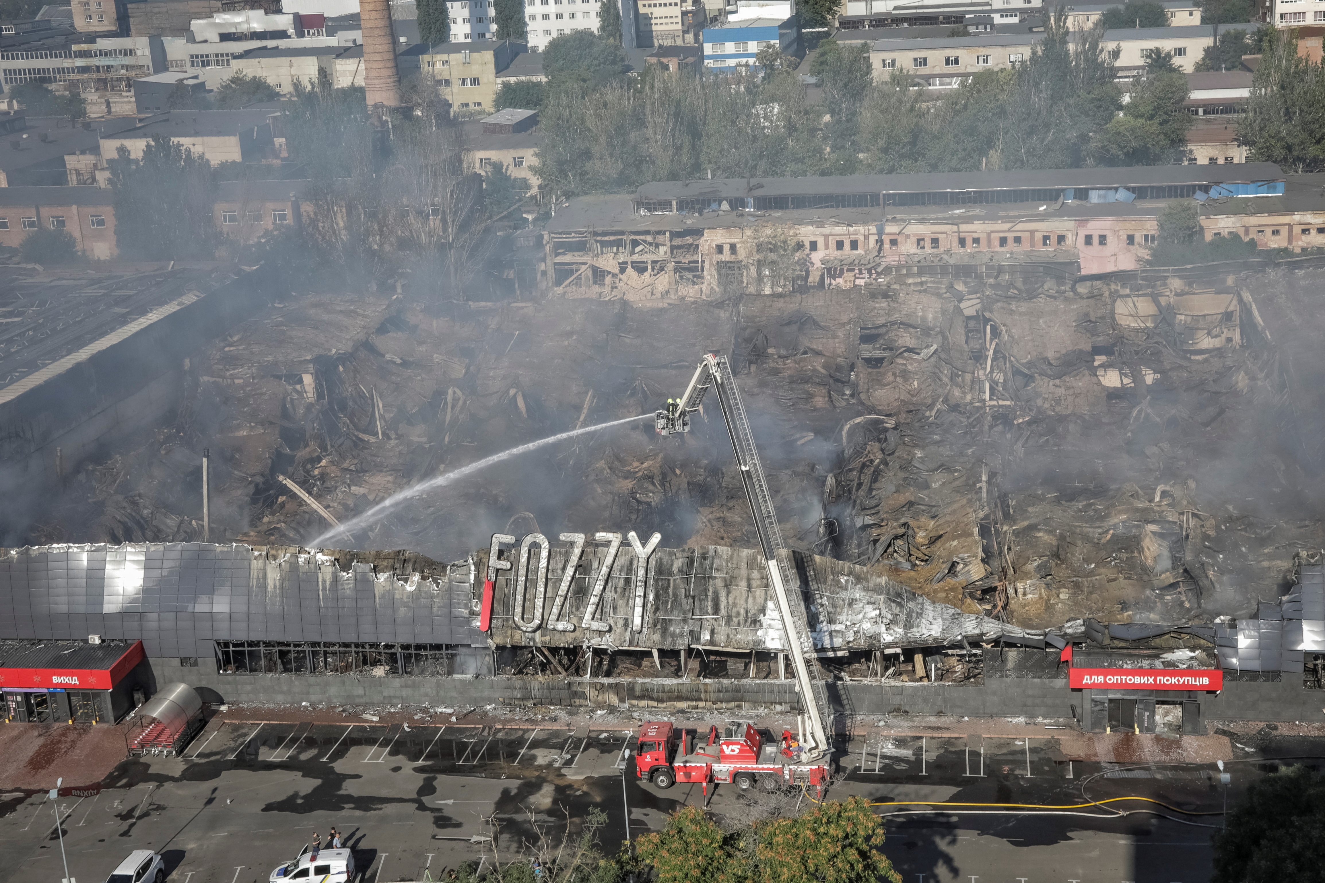 Новости на сегодня 12.08 2024. Разбомбили торговый центр в Одессе. Порт Одессы разбомбить. Одесса разрушения.