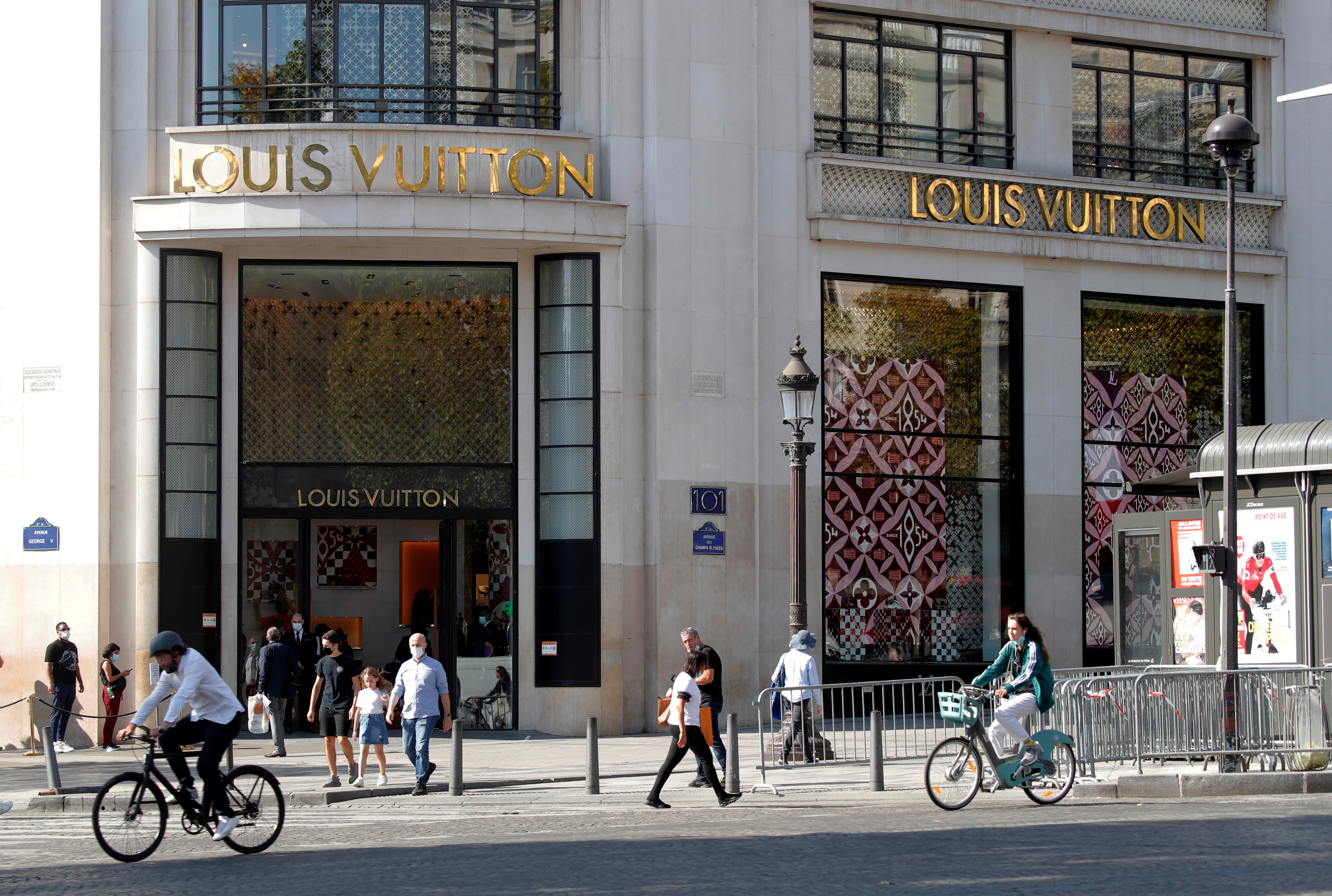 People Waiting In Line To Enter Louis Vuitton Paris France Stock Photo   Download Image Now  iStock