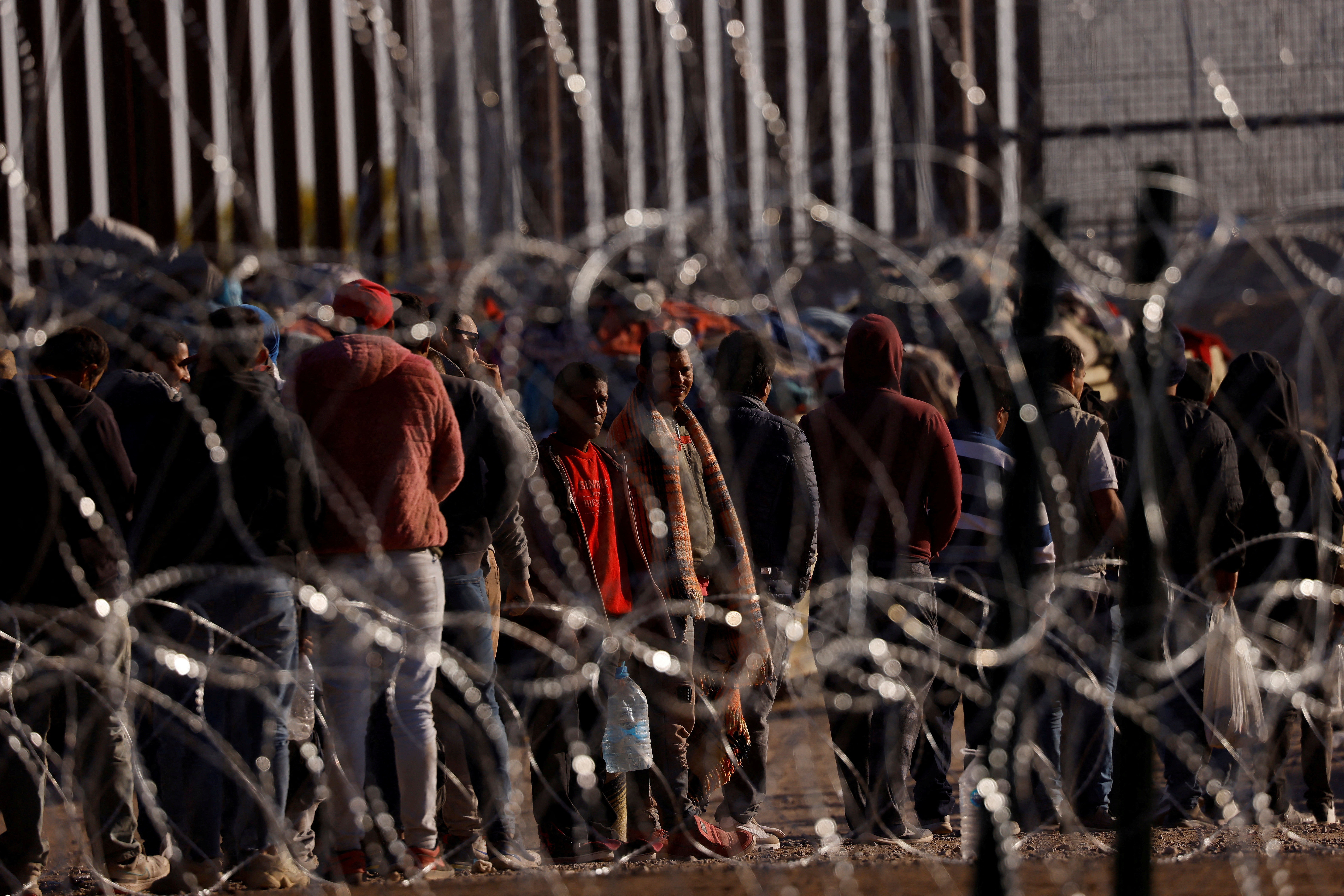 Migrants gather along the U.S. Mexico border after the lifting of Tile 42