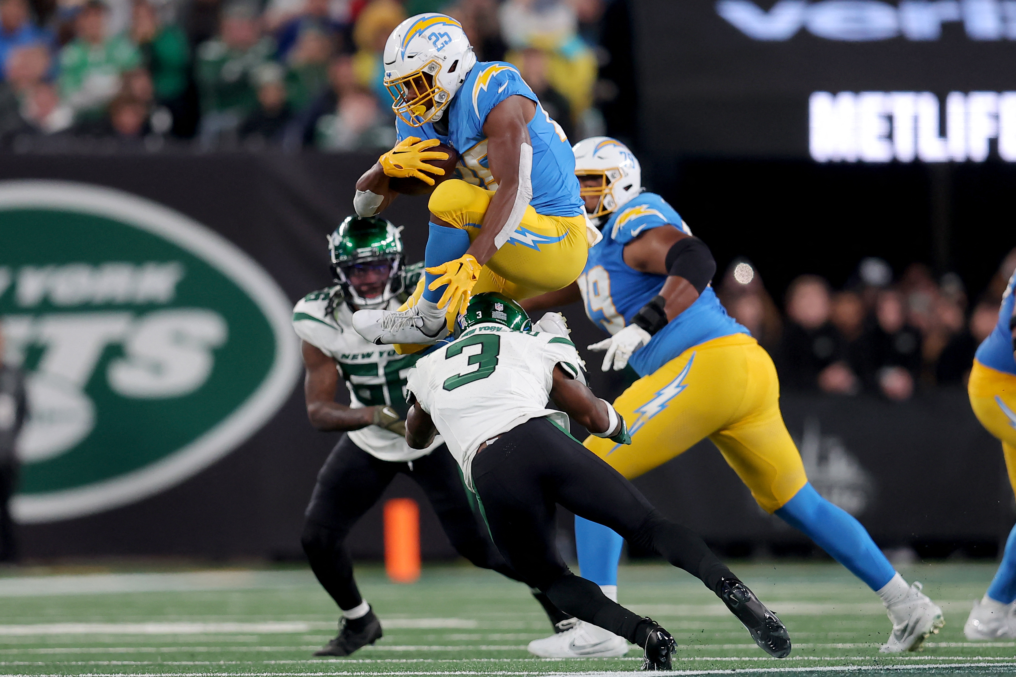 Derius Davis sets tone early as Chargers snuff Jets | Reuters