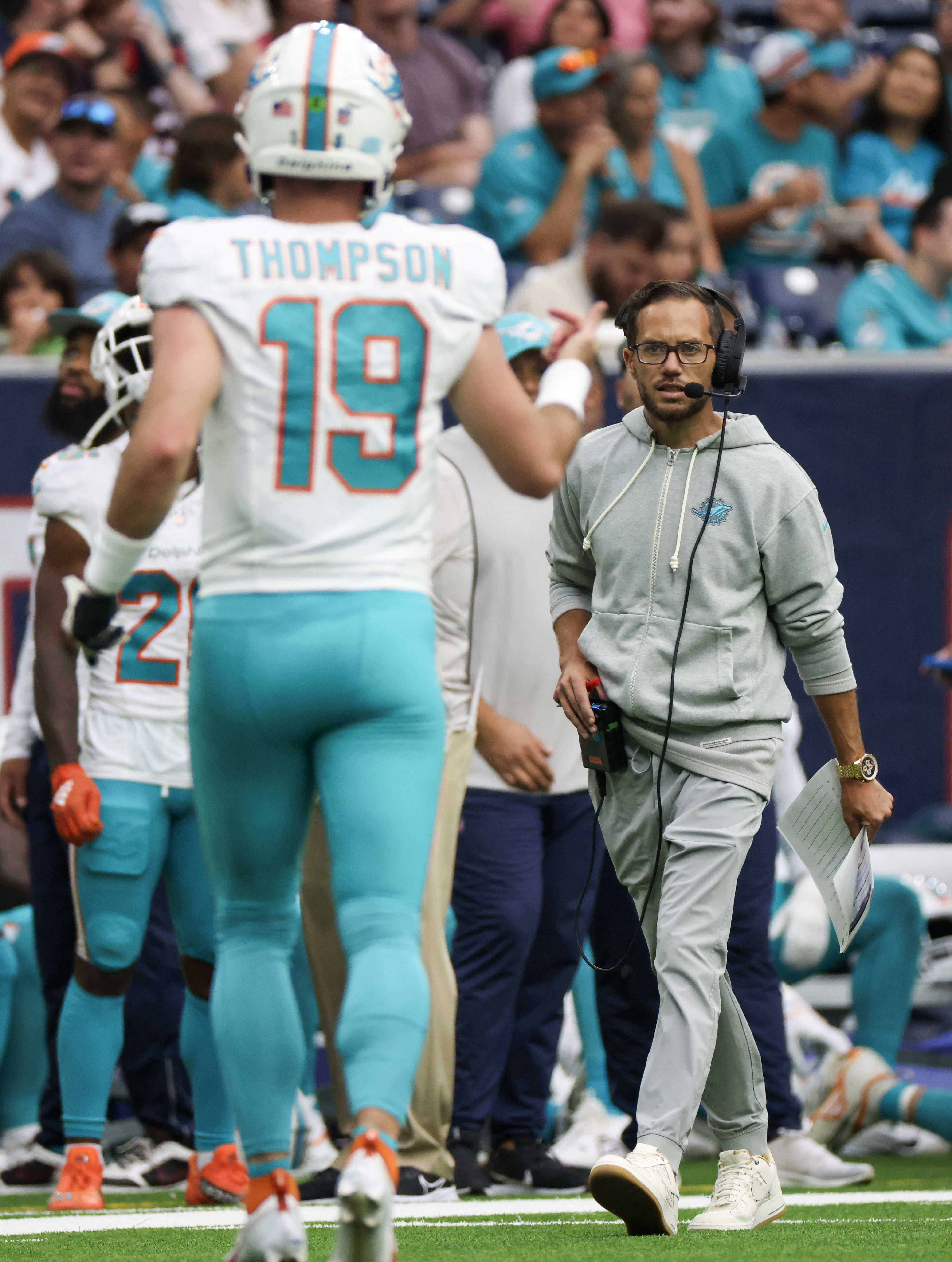 Dolphins turn 'MNF' into throwback celebration