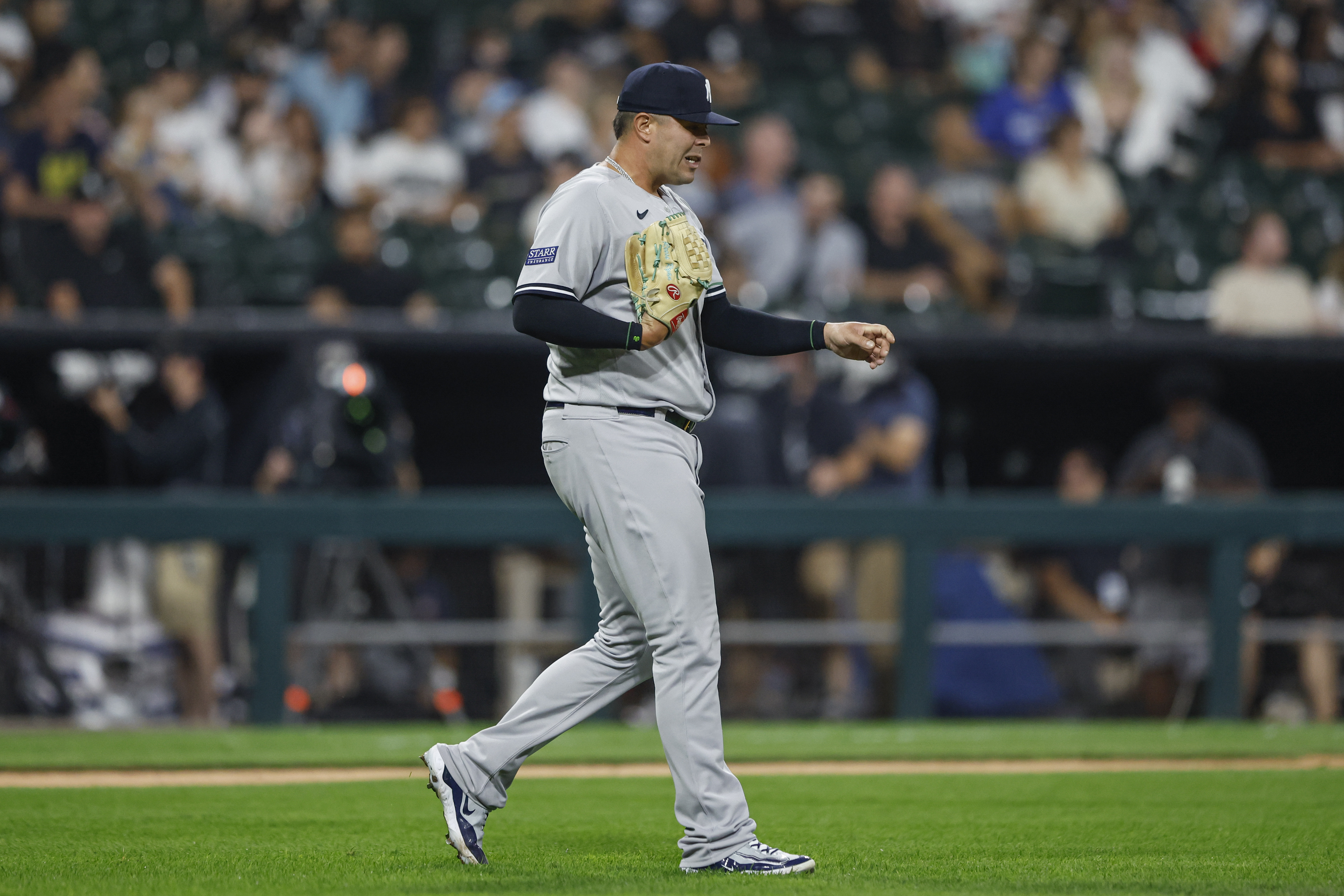 Chicago, USA. 09th Aug, 2023. Chicago White Sox starting pitcher Mike  Clevinger (52) throws to the plate in the fourth inning during a MLB  regular season game between the New York Yankees